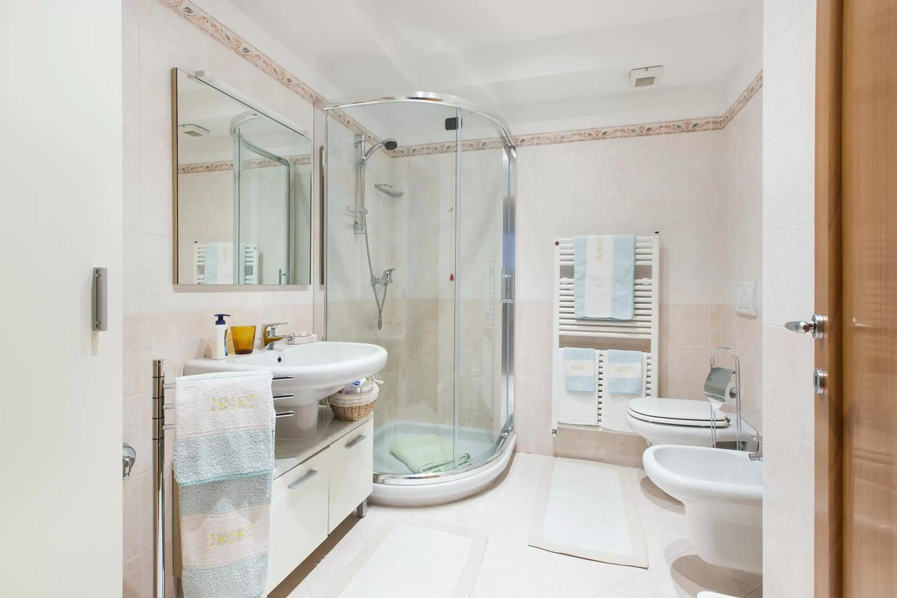 Shower, Bathroom in B&B La Corte