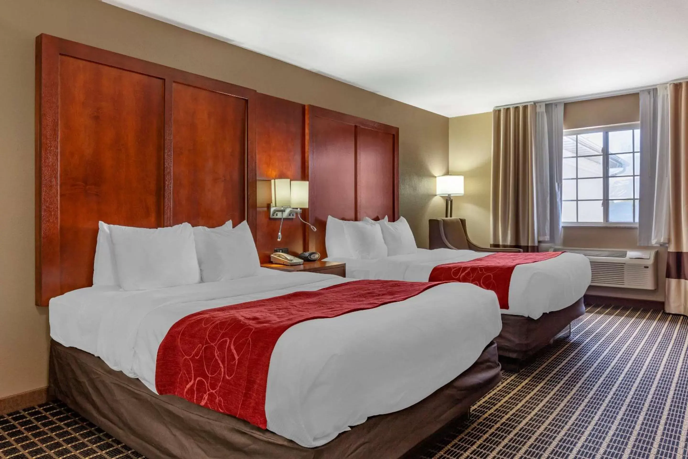 Photo of the whole room, Bed in Comfort Suites Delavan - Lake Geneva Area