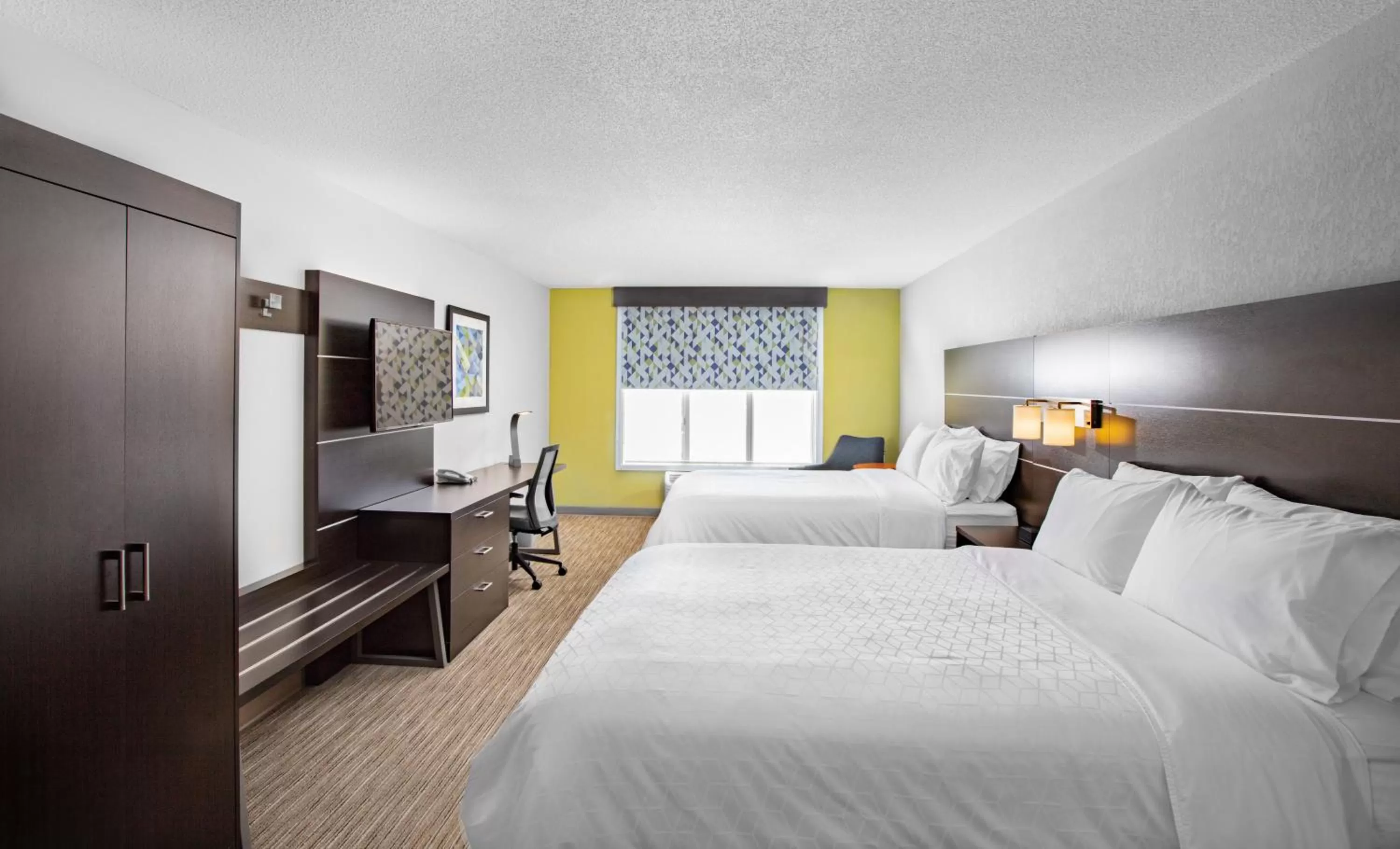 Photo of the whole room, Bed in Holiday Inn Express Hotel & Suites Altoona-Des Moines by IHG