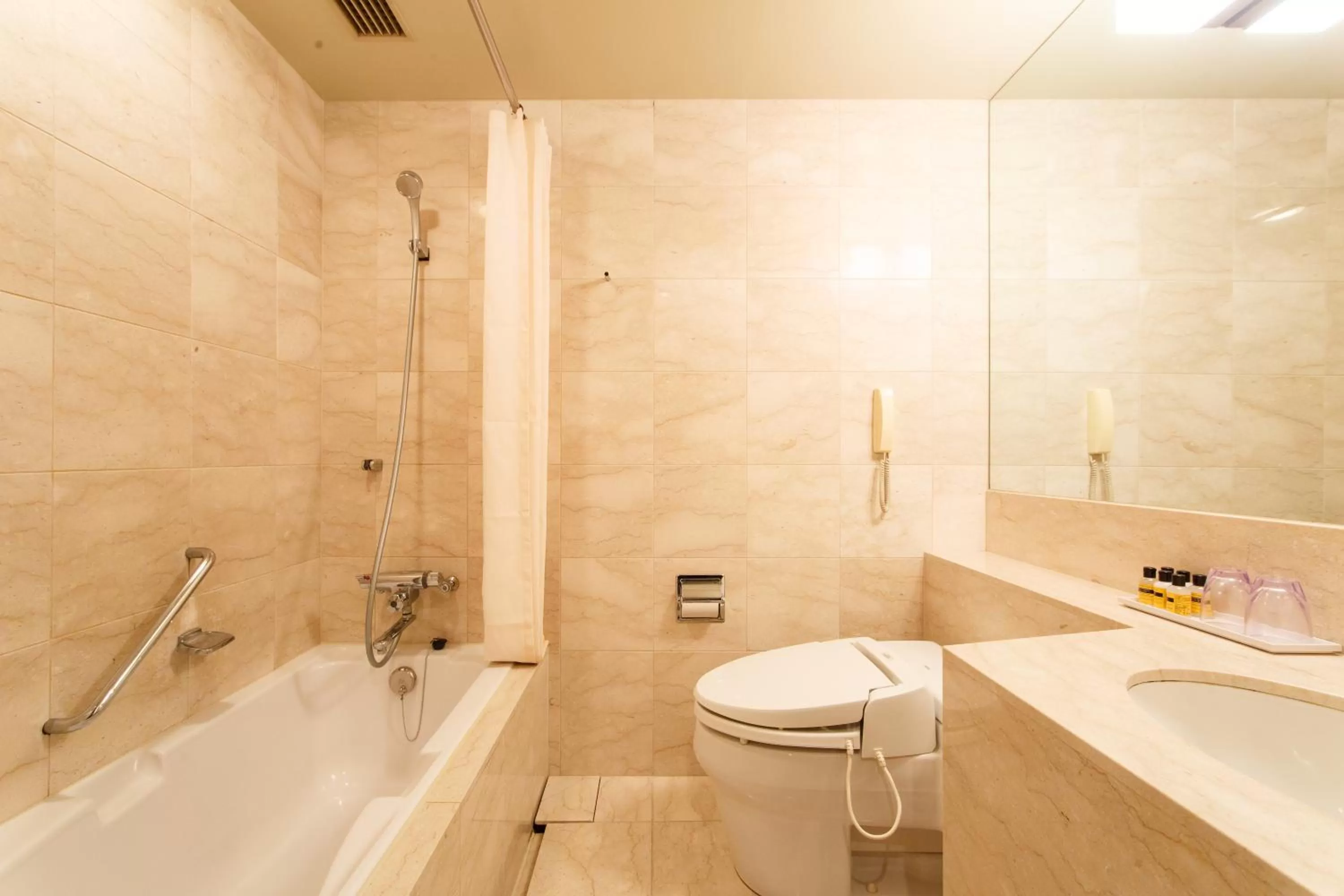 Toilet in Premier Hotel Mojiko