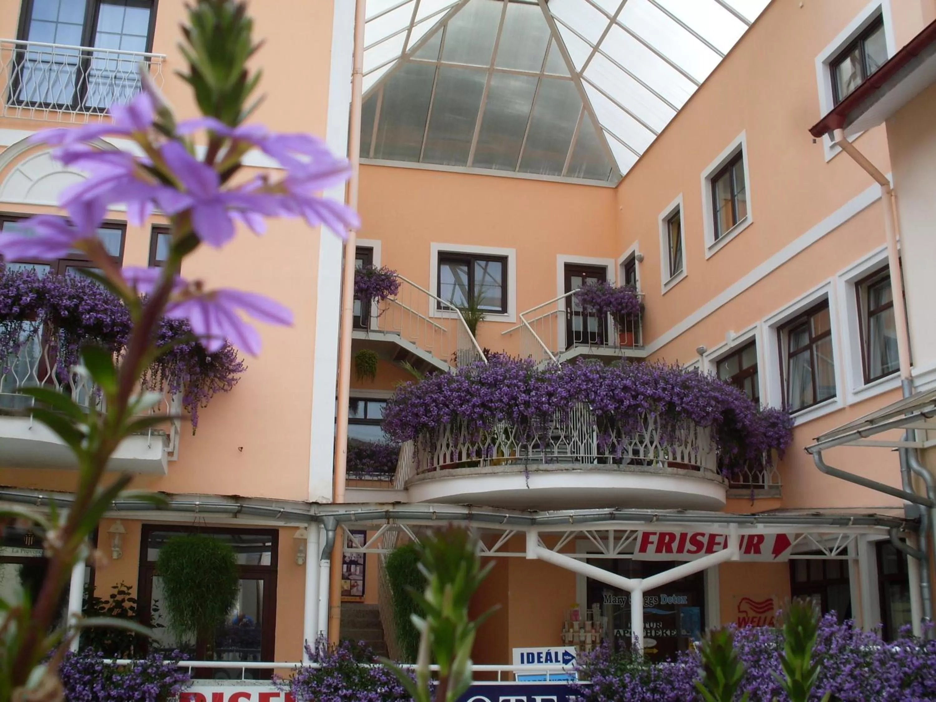 Facade/entrance in Apartma La Provence