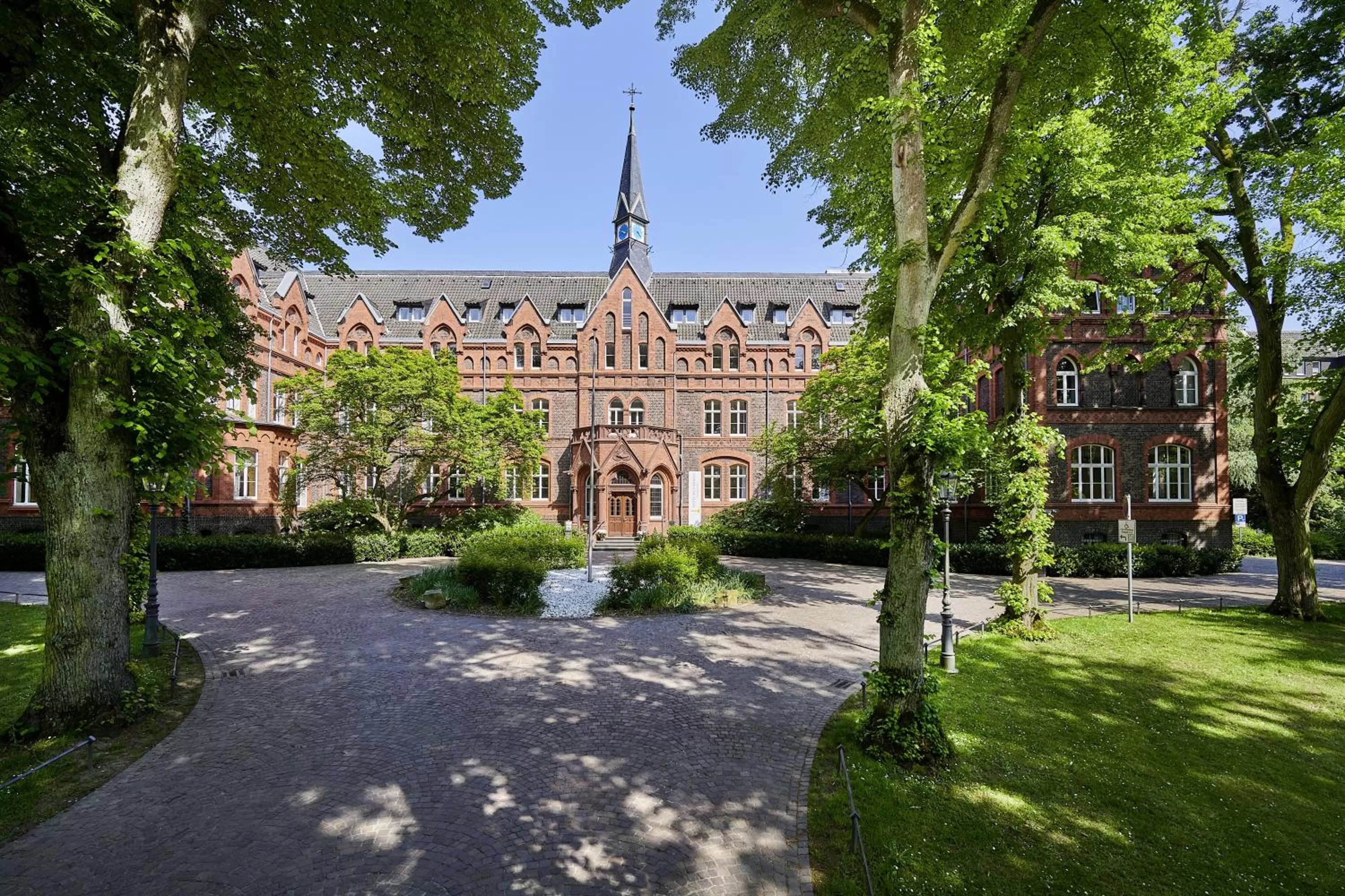 Facade/entrance in Hotel Mutterhaus Düsseldorf