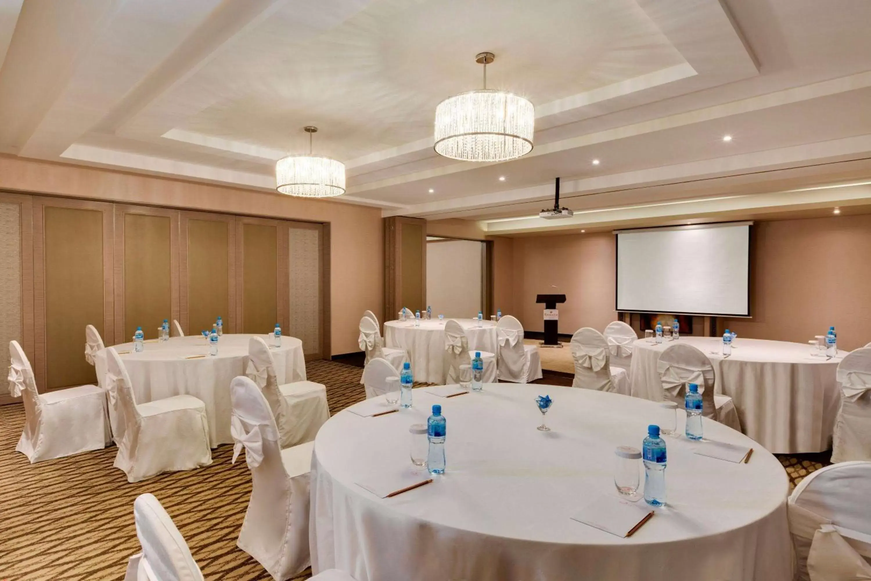 Meeting/conference room in Ramada Hotel and Suites Amwaj Islands