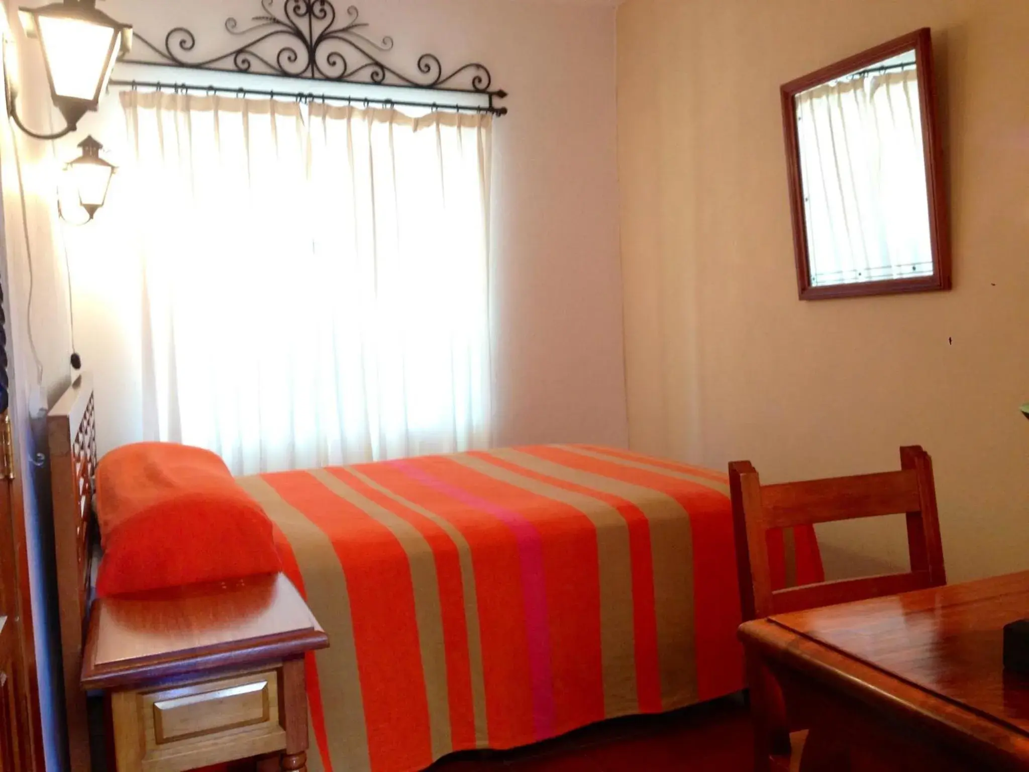 Bedroom, Bed in Rancho Hotel Atascadero