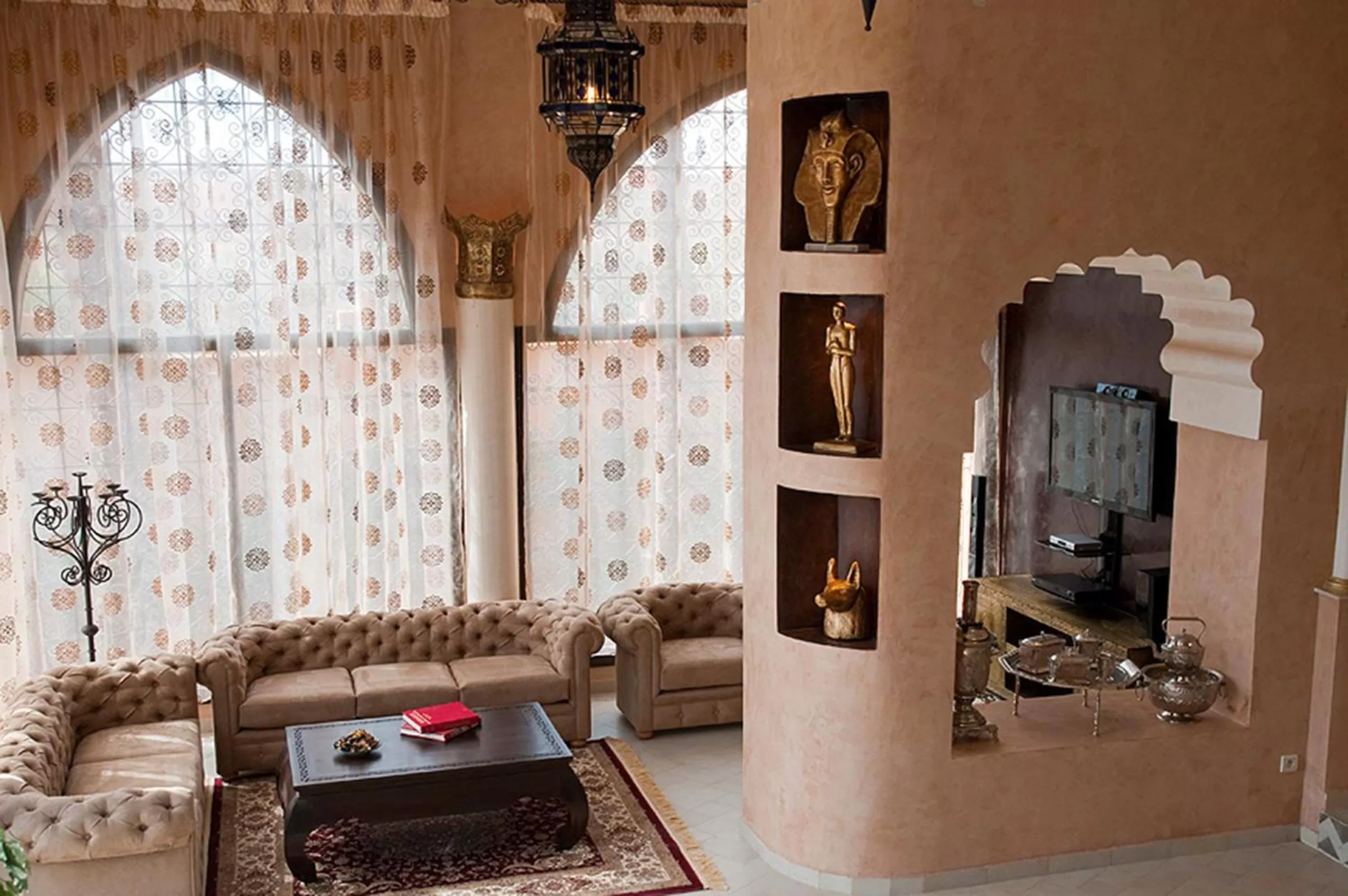 Communal lounge/ TV room in Le Temple Des Arts