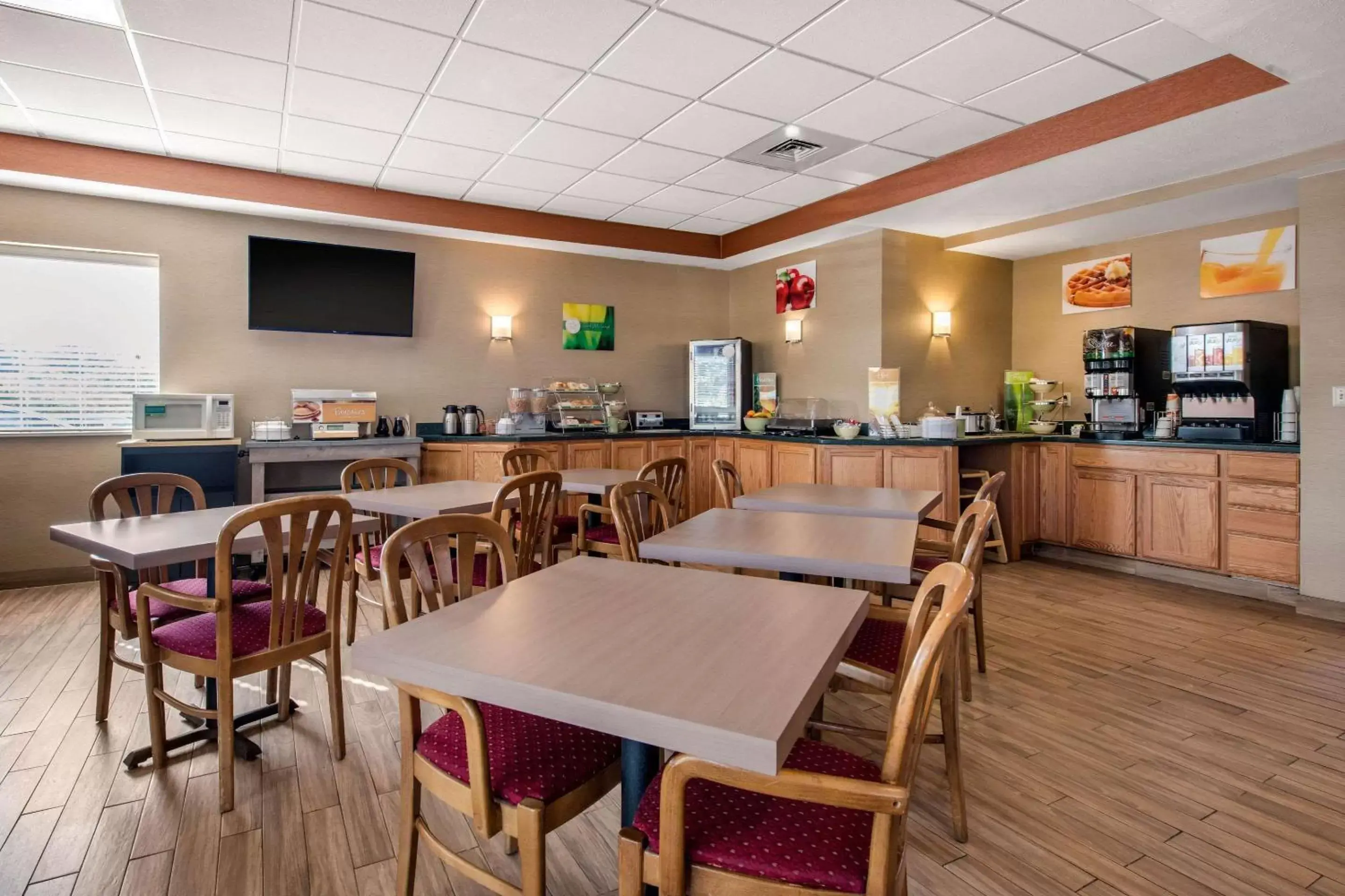 Restaurant/Places to Eat in Quality Inn & Suites New Castle