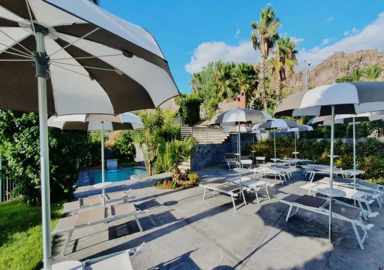 Swimming Pool in Hotel Casale dei Greci