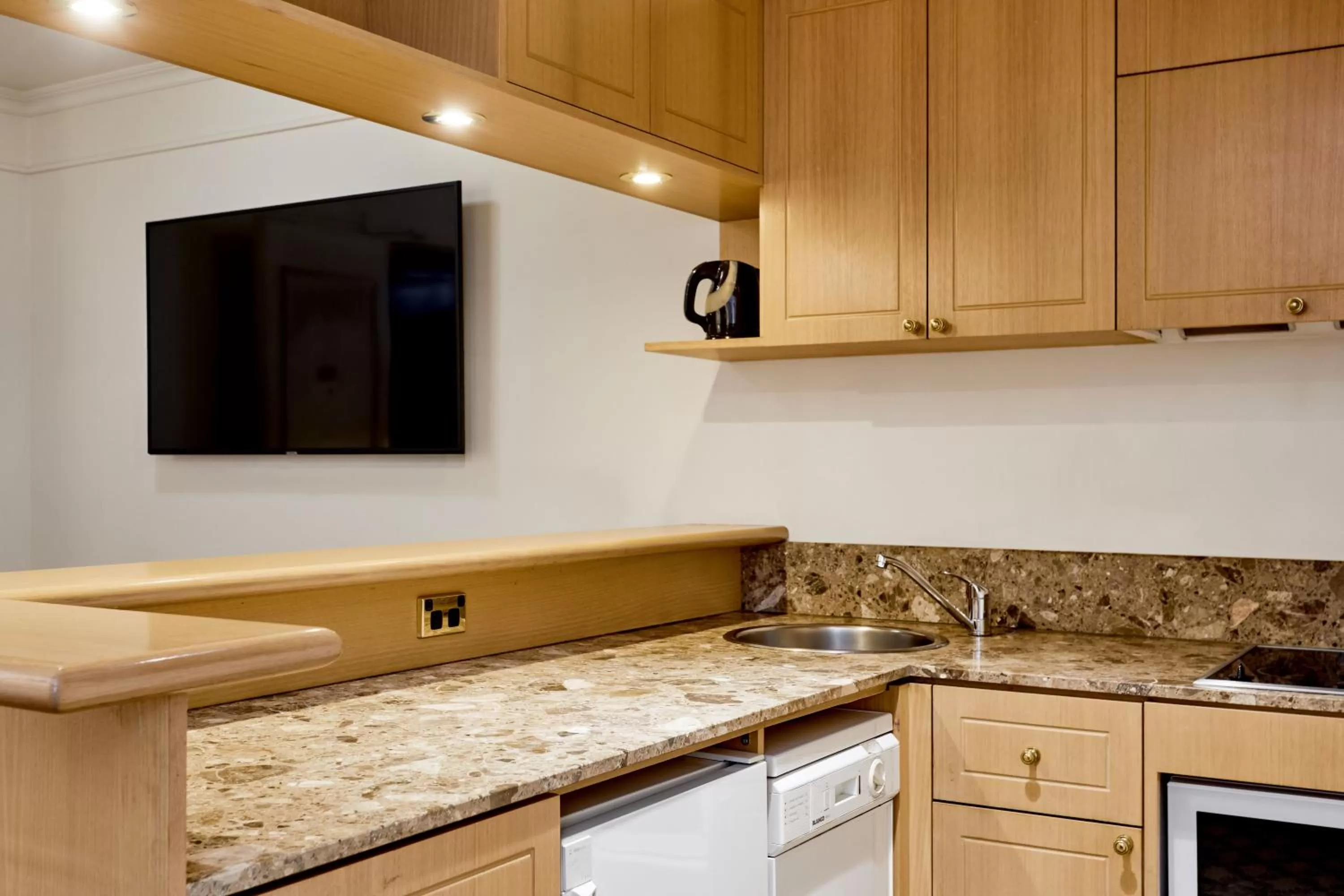 Kitchen or kitchenette in Stamford Plaza Melbourne