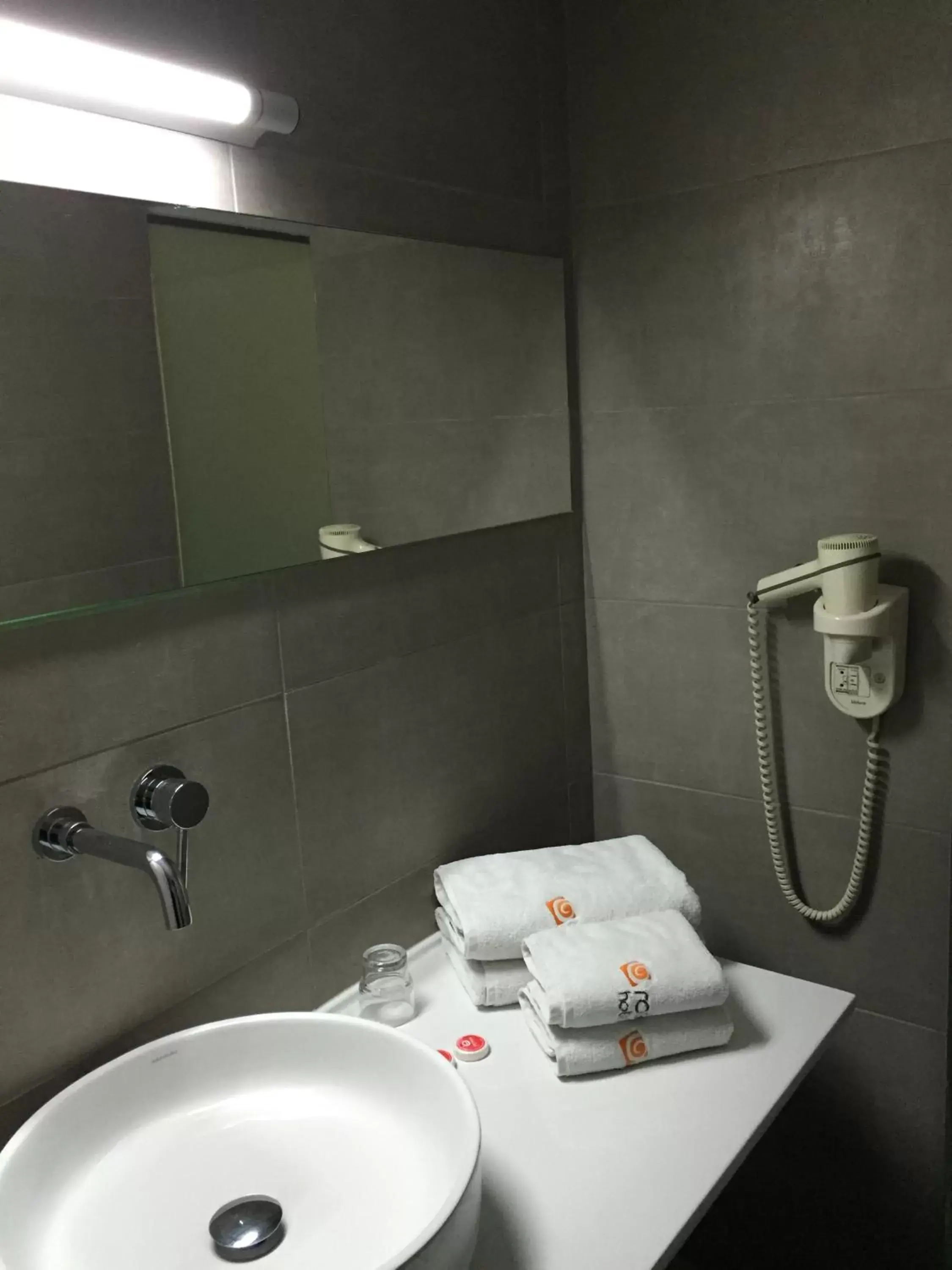 Shower, Bathroom in Rotonda Hotel