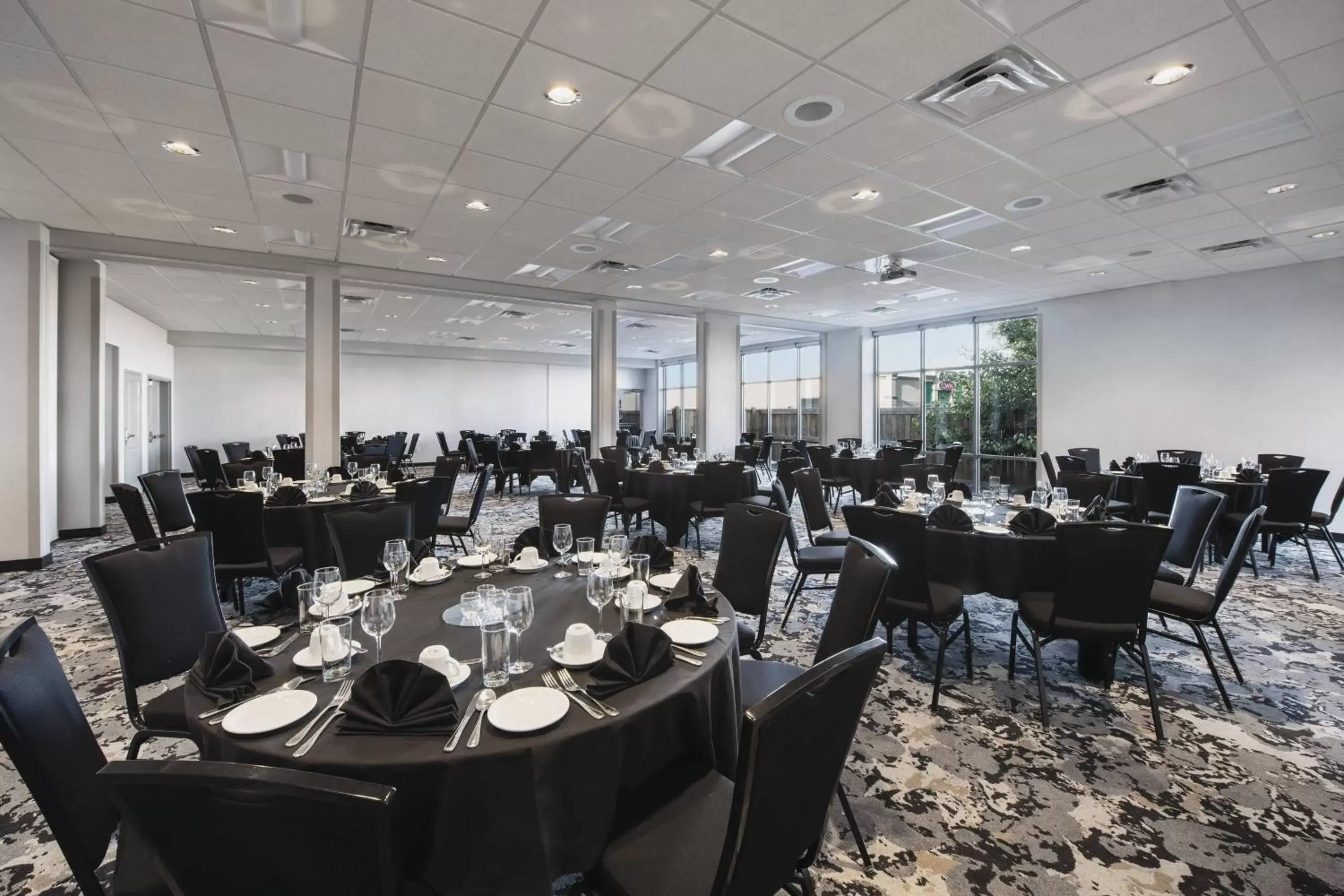 Meeting/conference room, Restaurant/Places to Eat in Fairfield Inn & Suites by Marriott Winnipeg