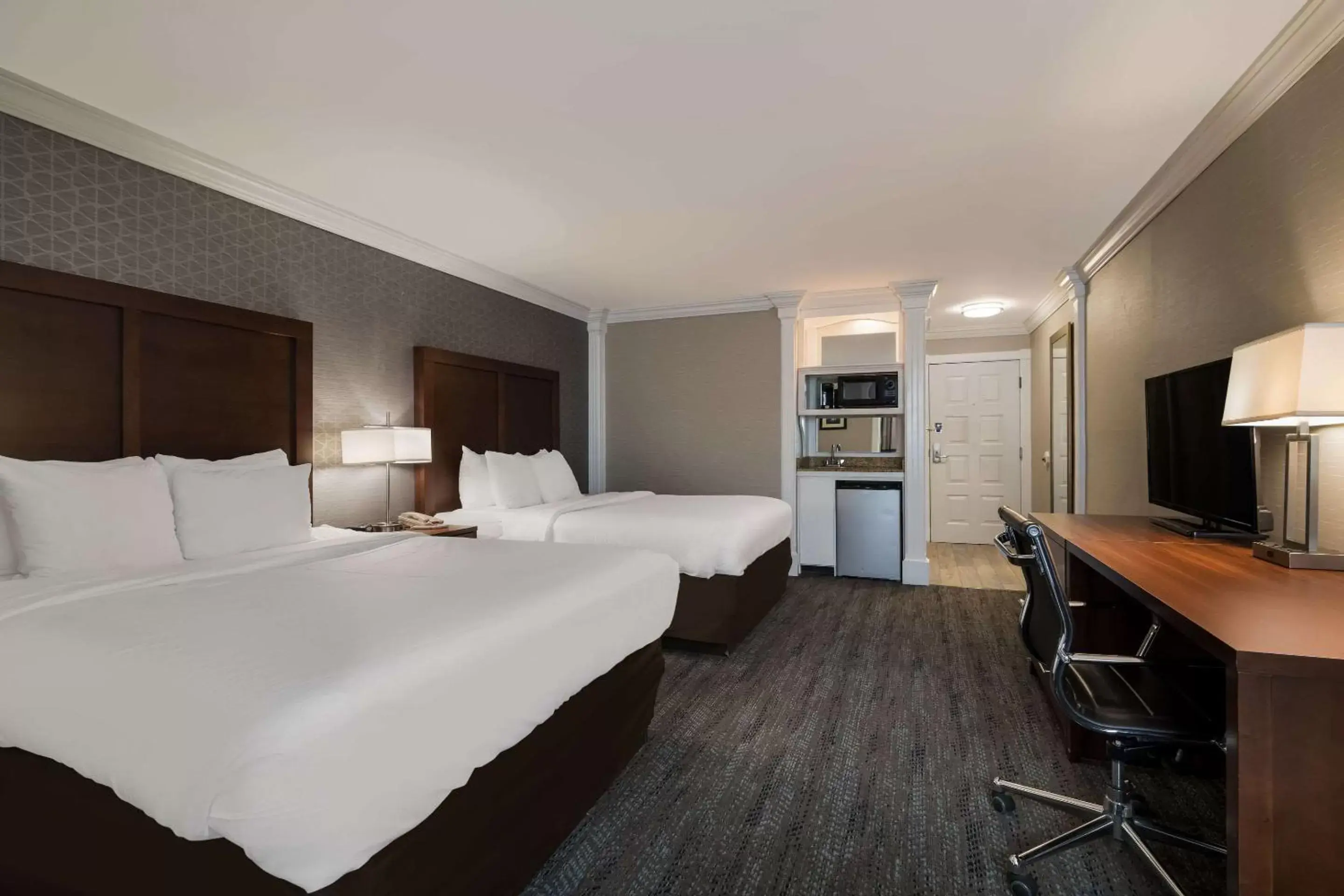 Bedroom, Bed in Comfort Inn & Suites Plattsburgh - Morrisonville Bedroom, Bed in Comfort Inn & Suites Plattsburgh - Morrisonville