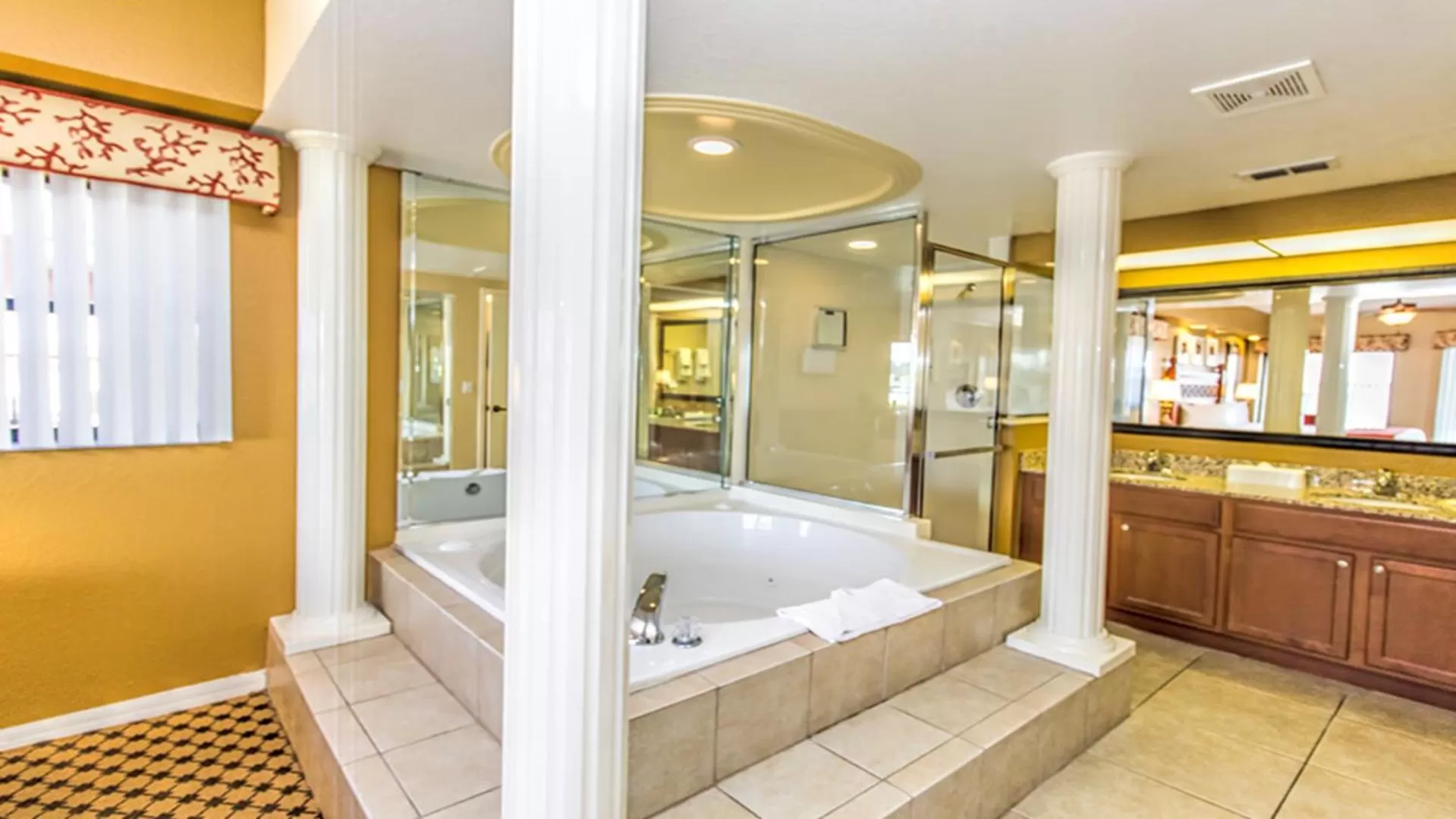 STUNNING CONDO NEAR UNIVERSAL STUDIOS