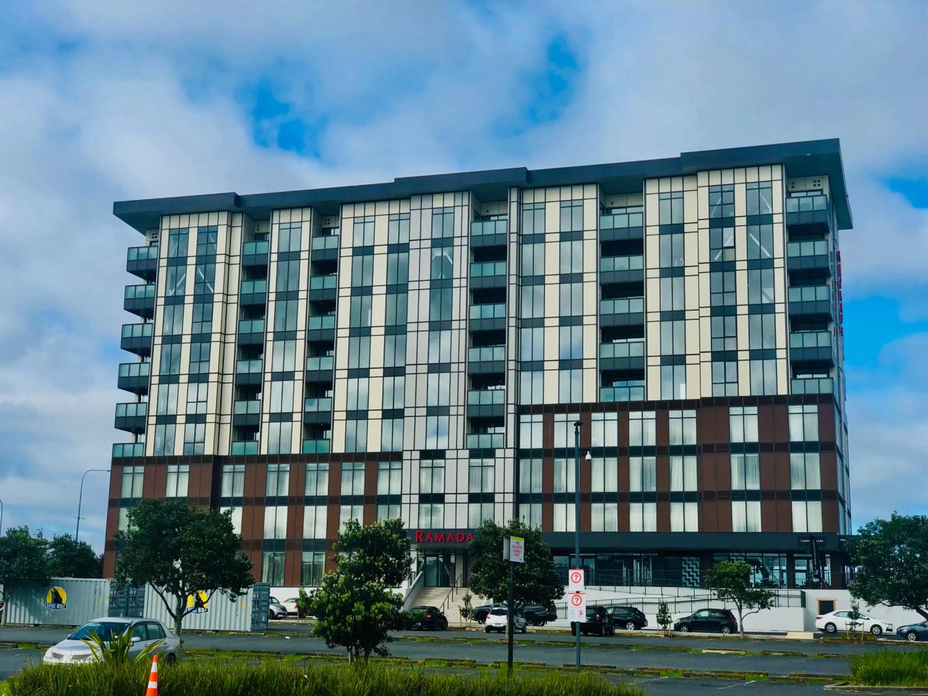 Property building in Ramada Suites by Wyndham Auckland Manukau Pacfic Centre