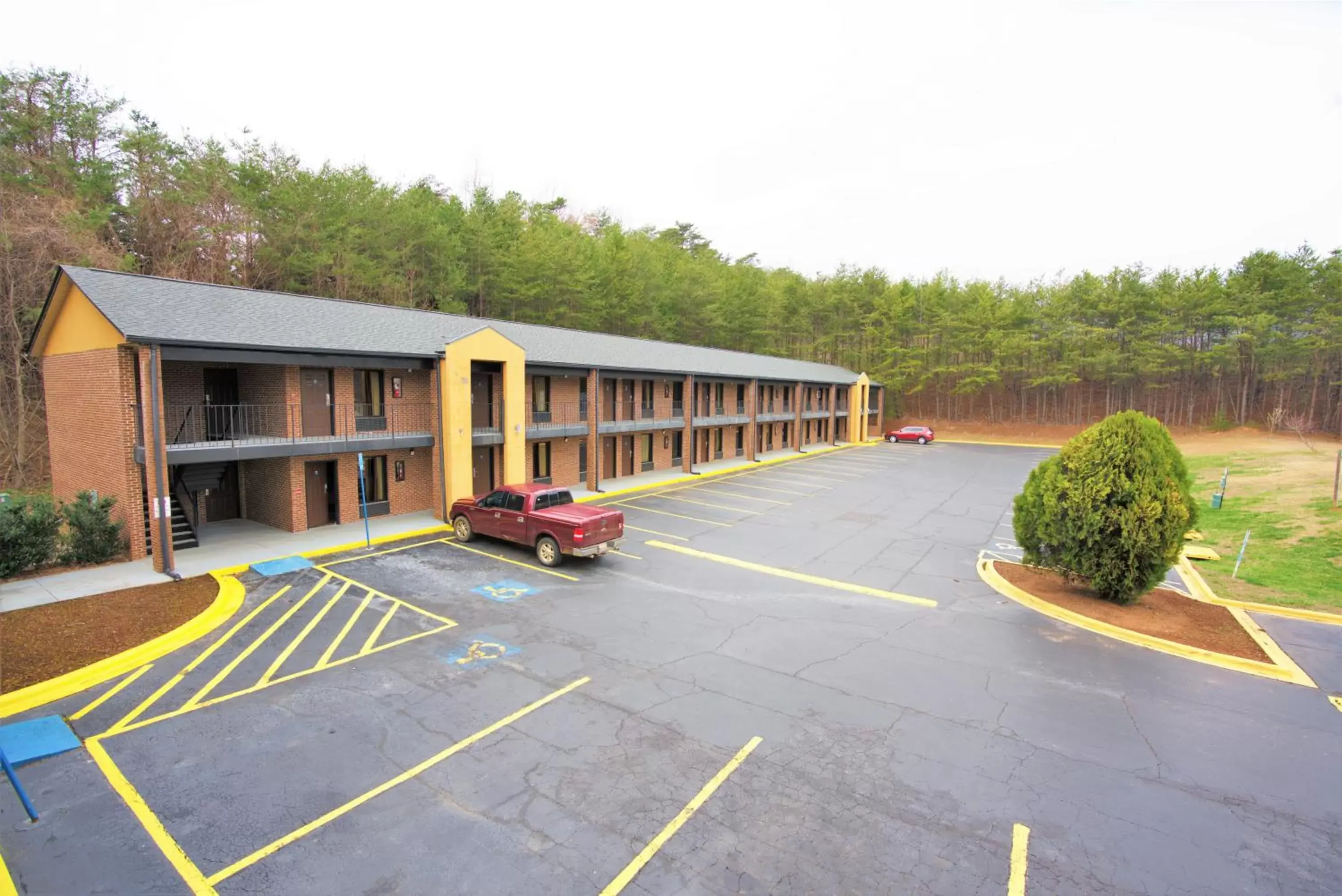 Property building in Columbus Inn and Suites