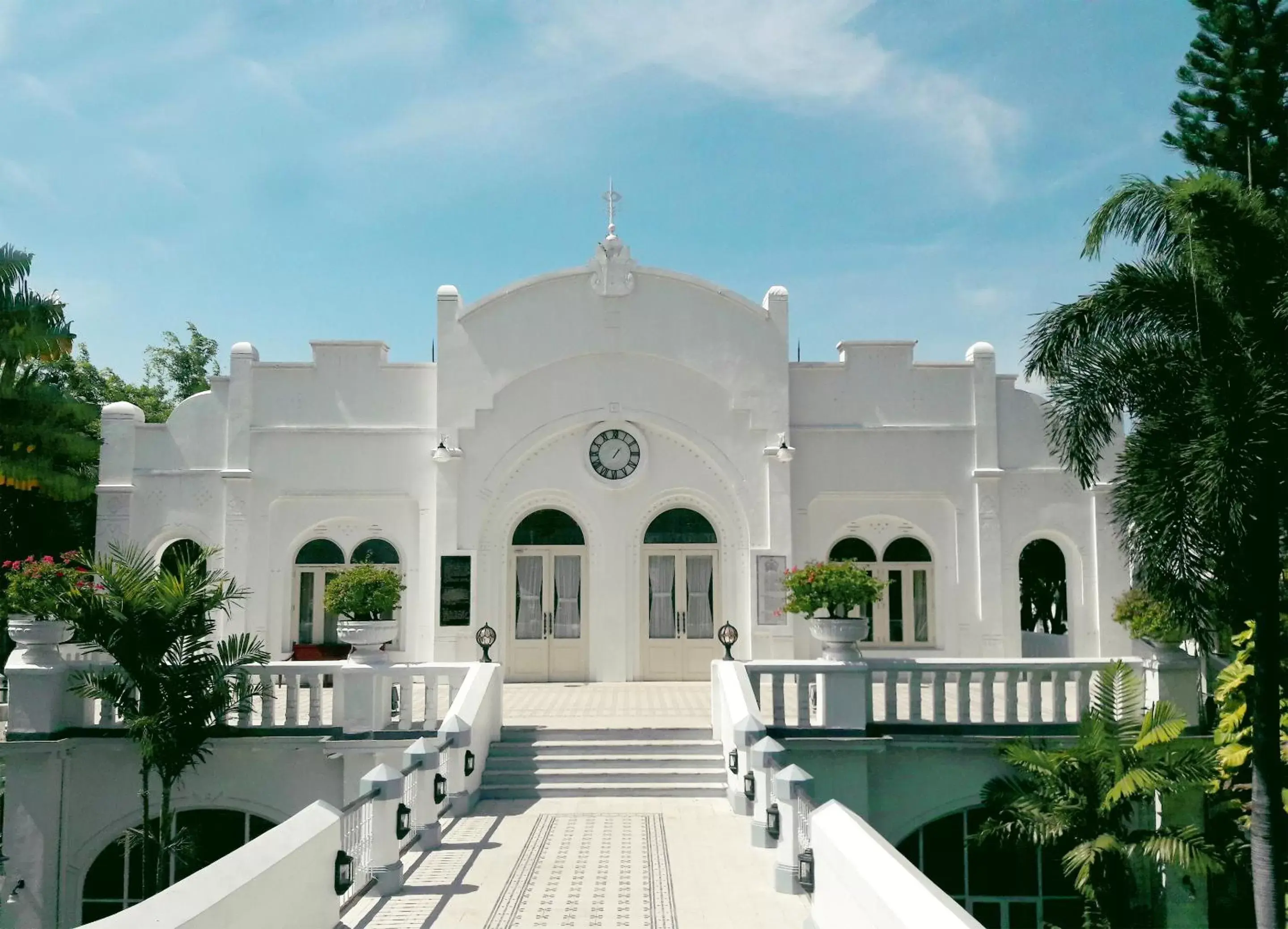 Facade/entrance in Hotel Majapahit Surabaya MGallery