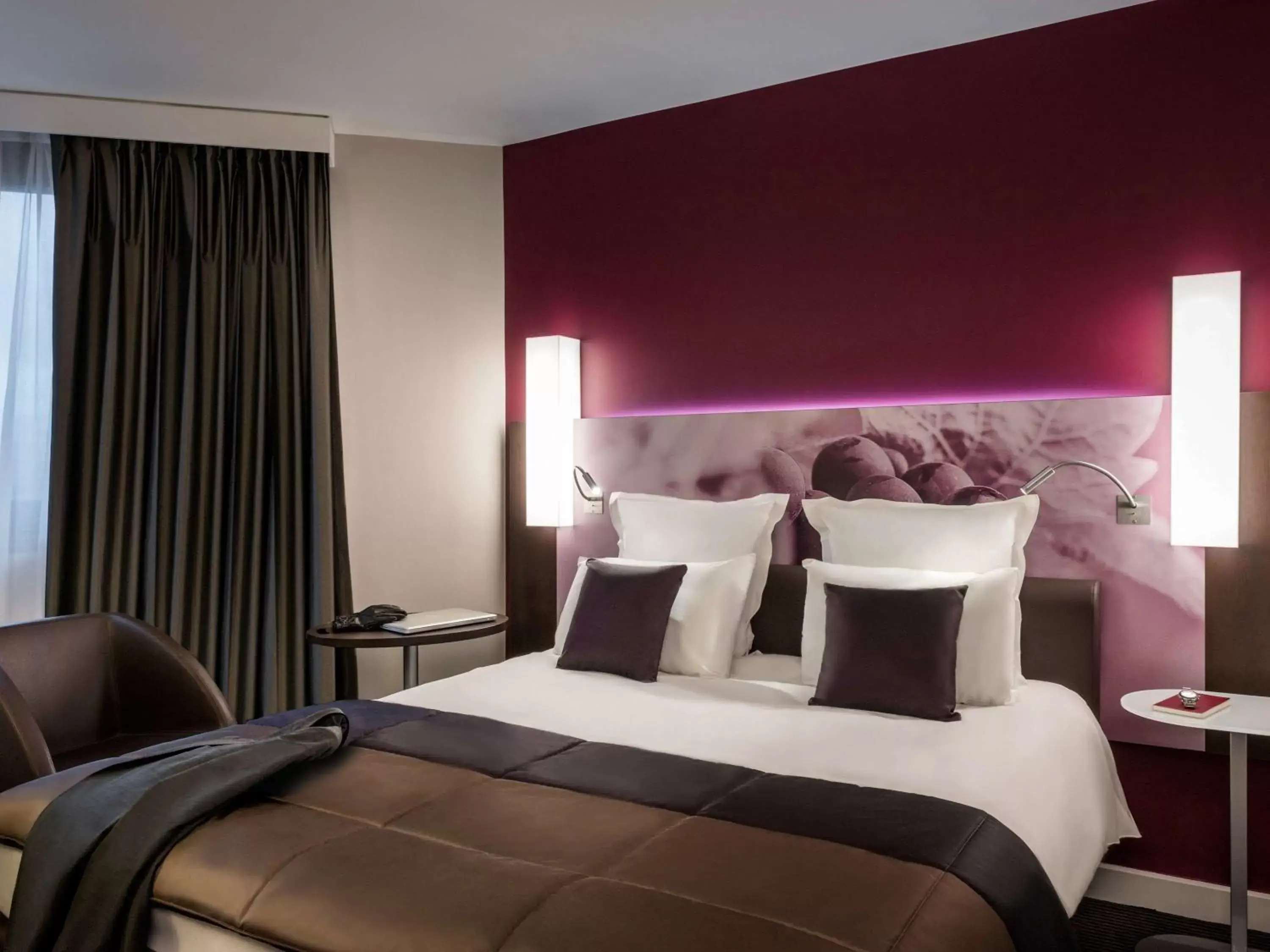 Photo of the whole room, Bed in Mercure Reims Centre Cathédrale