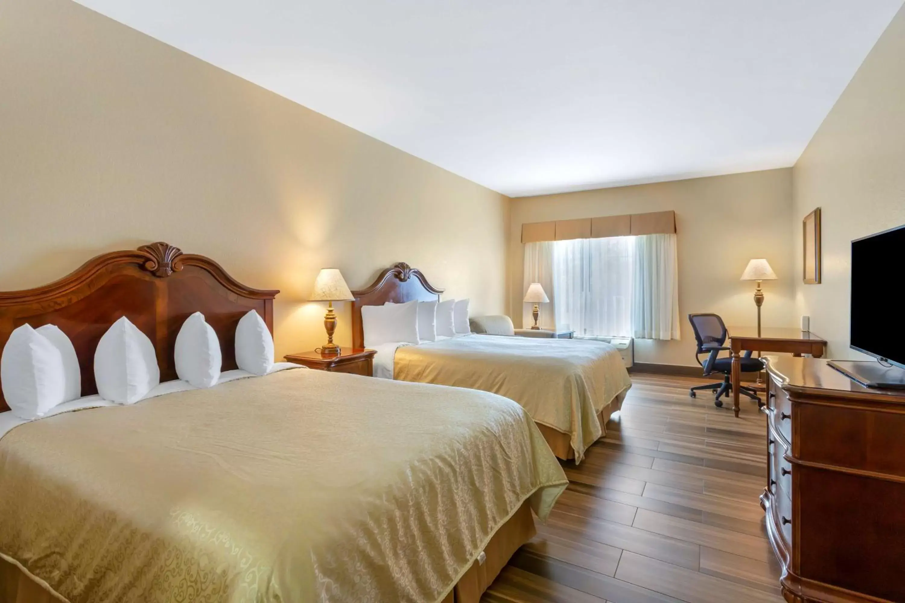 Bedroom in Best Western PLUS Fossil Country Inn & Suites