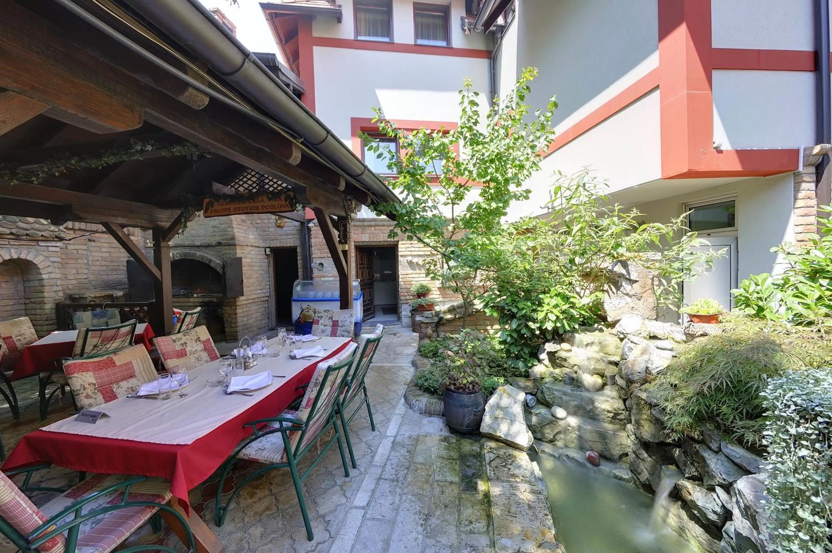 Patio in Hotel Sucevic Garni