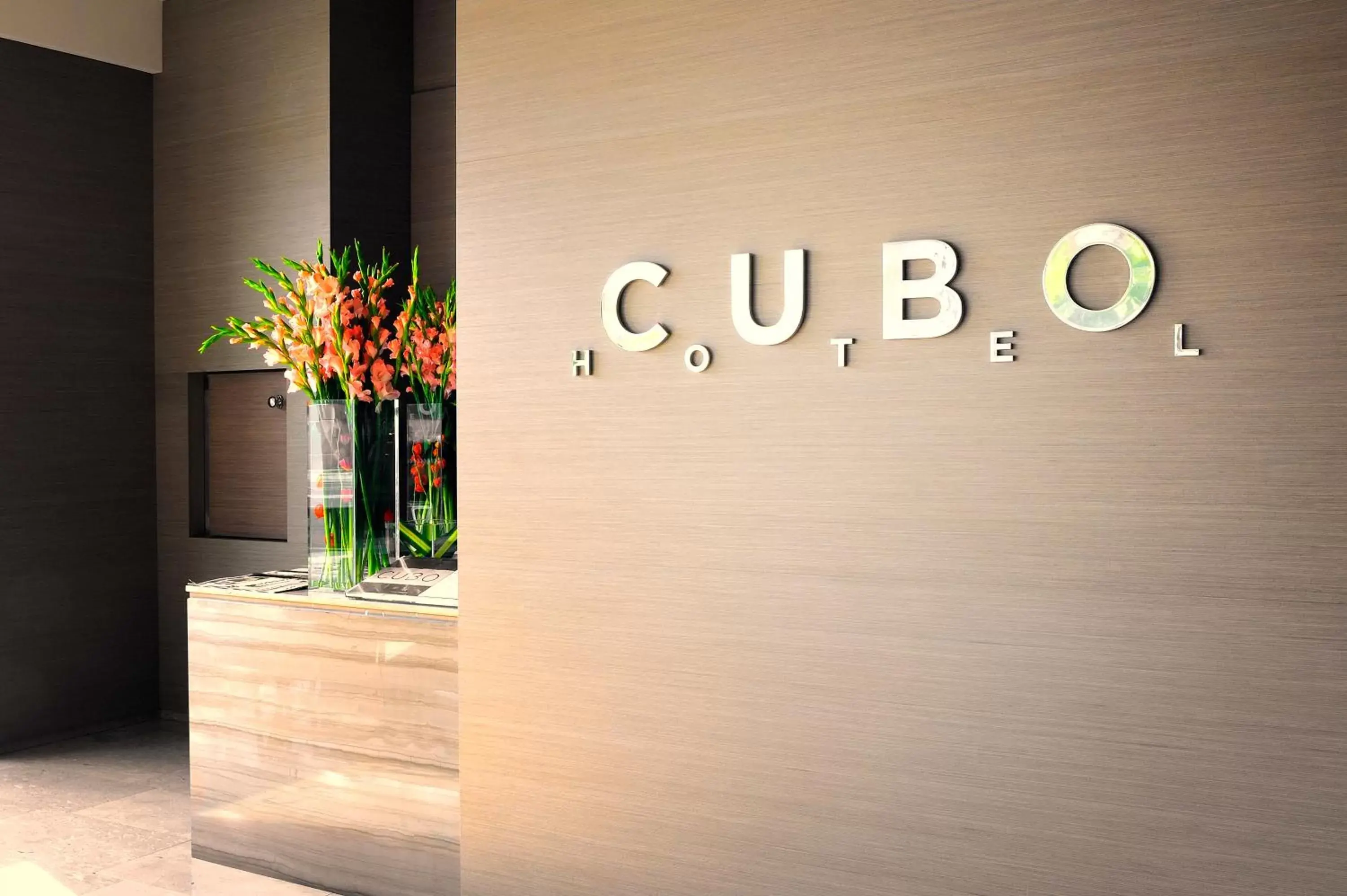 Logo/Certificate/Sign in Hotel Cubo