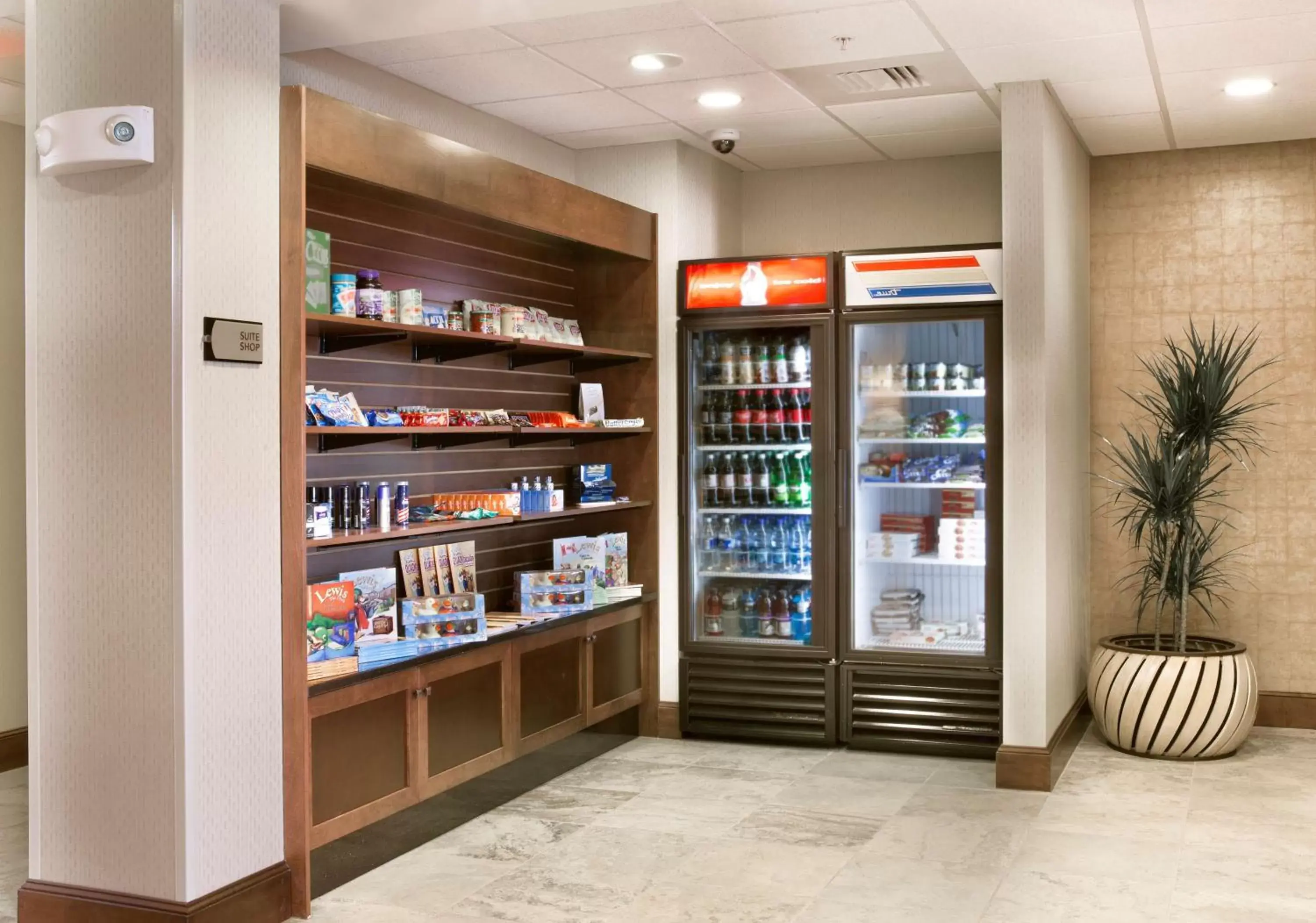 Restaurant/places to eat, Supermarket/Shops in Homewood Suites by Hilton Newport-Middletown