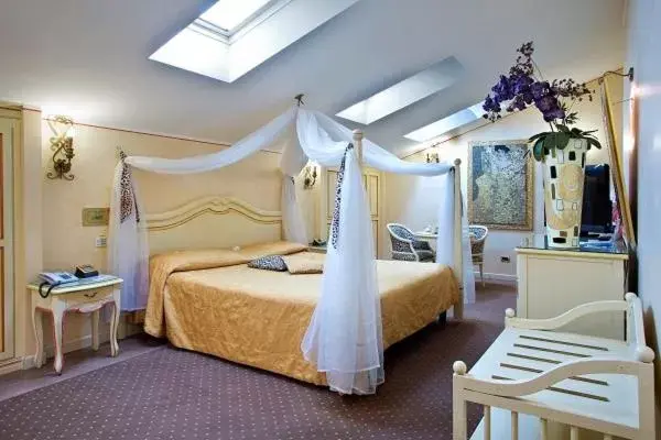 Bed in Vip's Motel Luxury Accommodation & Spa