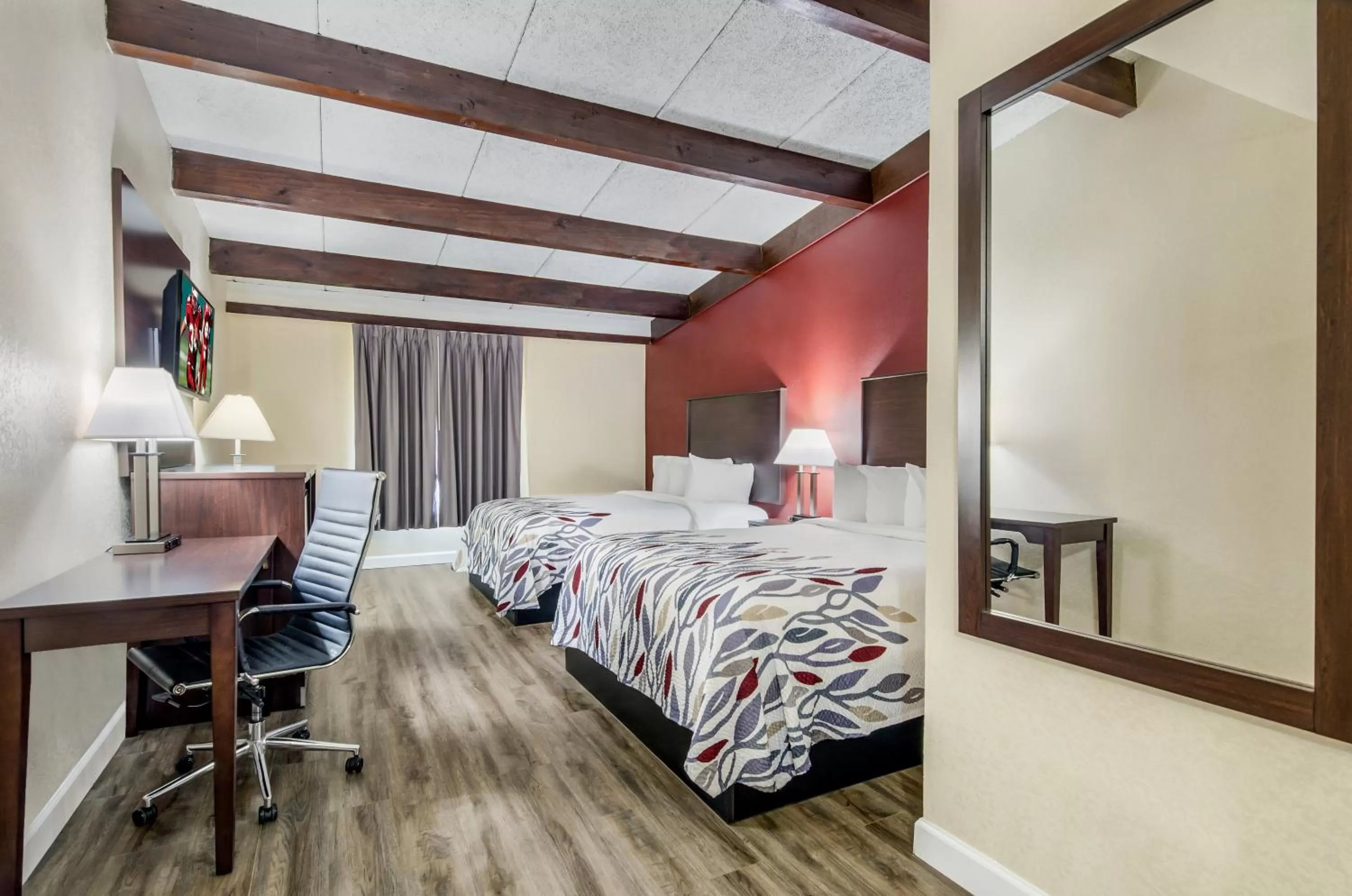 Bedroom, Bed in Red Roof Inn Madison Heights, VA