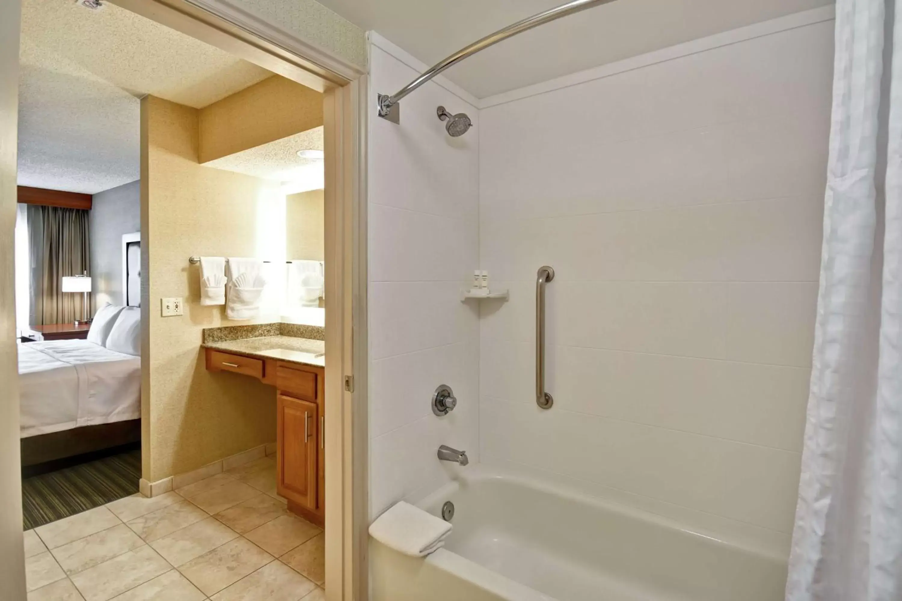 Bed, Bathroom in Homewood Suites by Hilton Salt Lake City - Midvale/Sandy