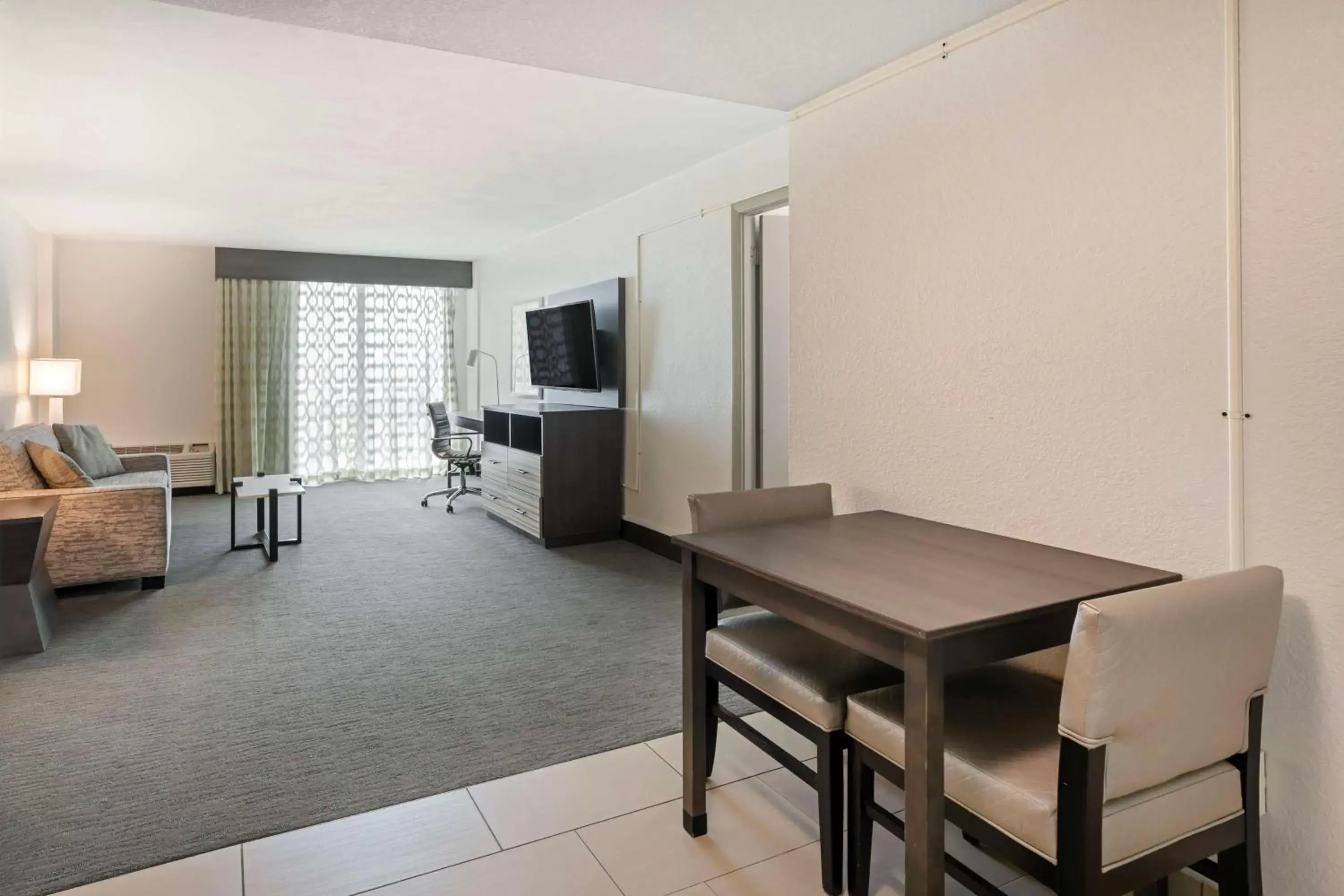 Bedroom, Dining Area in Best Western Plus Daytona Inn Seabreeze