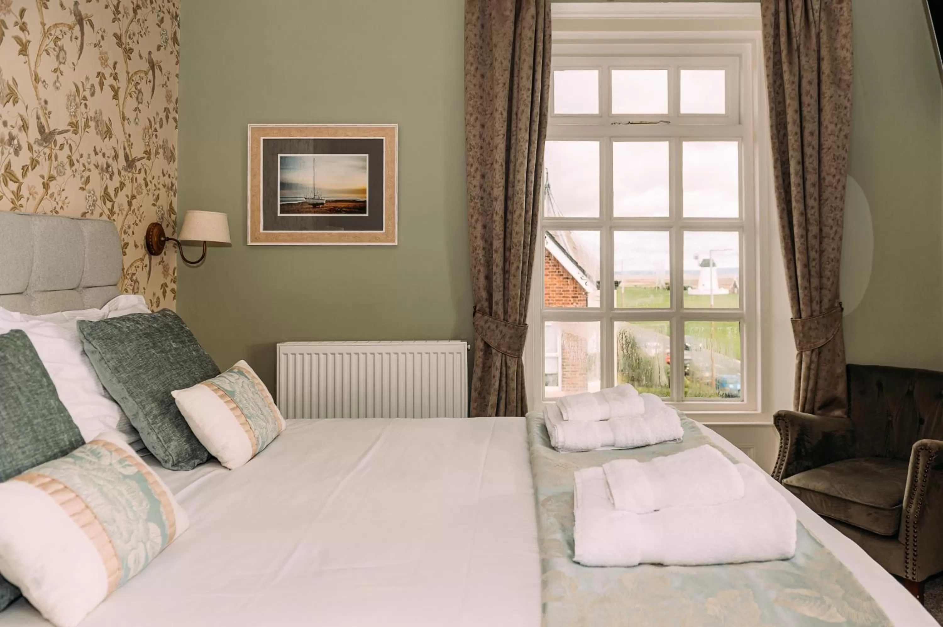 Bed in The Queens Hotel