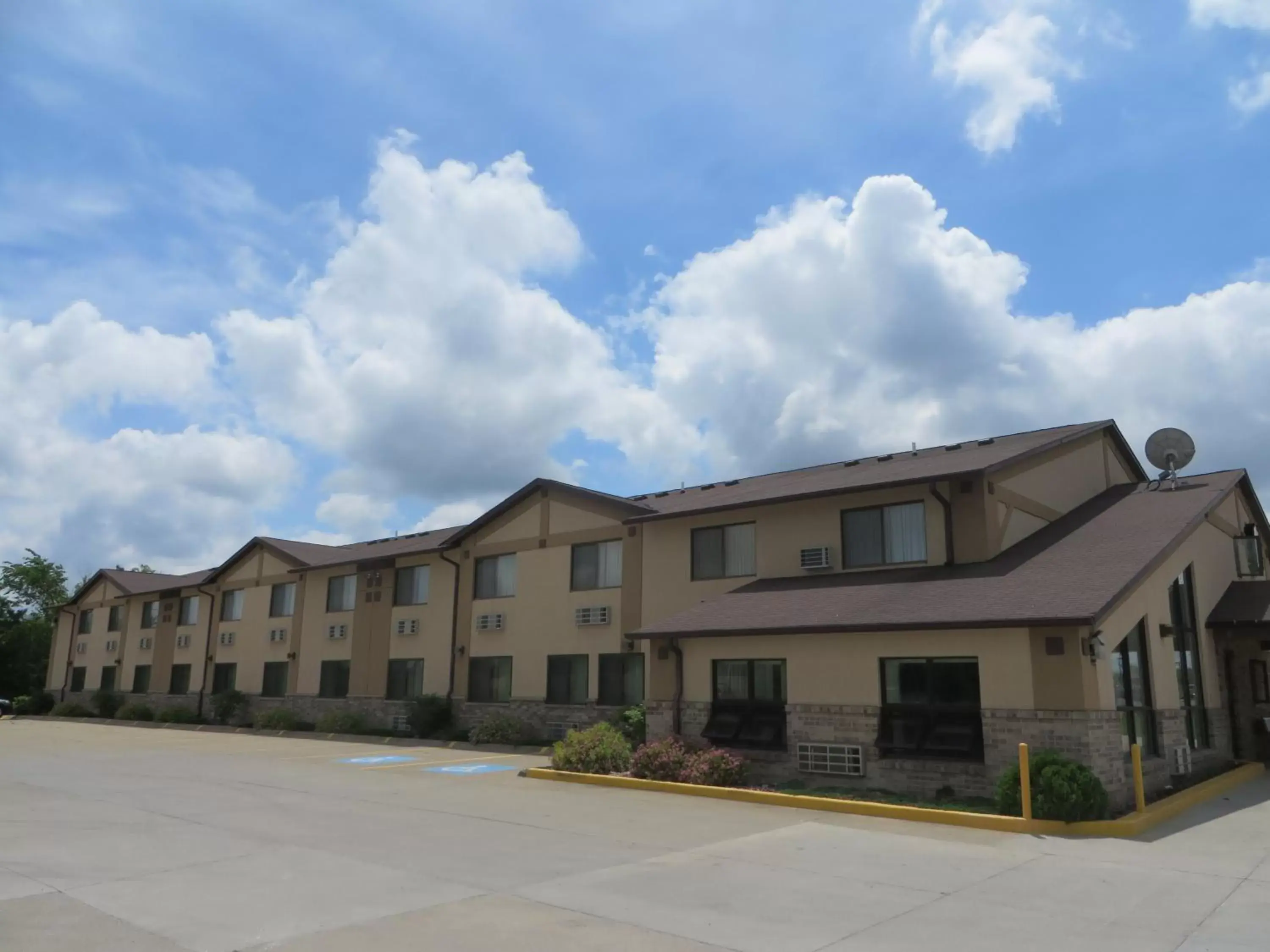 Property Building in Super 8 by Wyndham Centerville