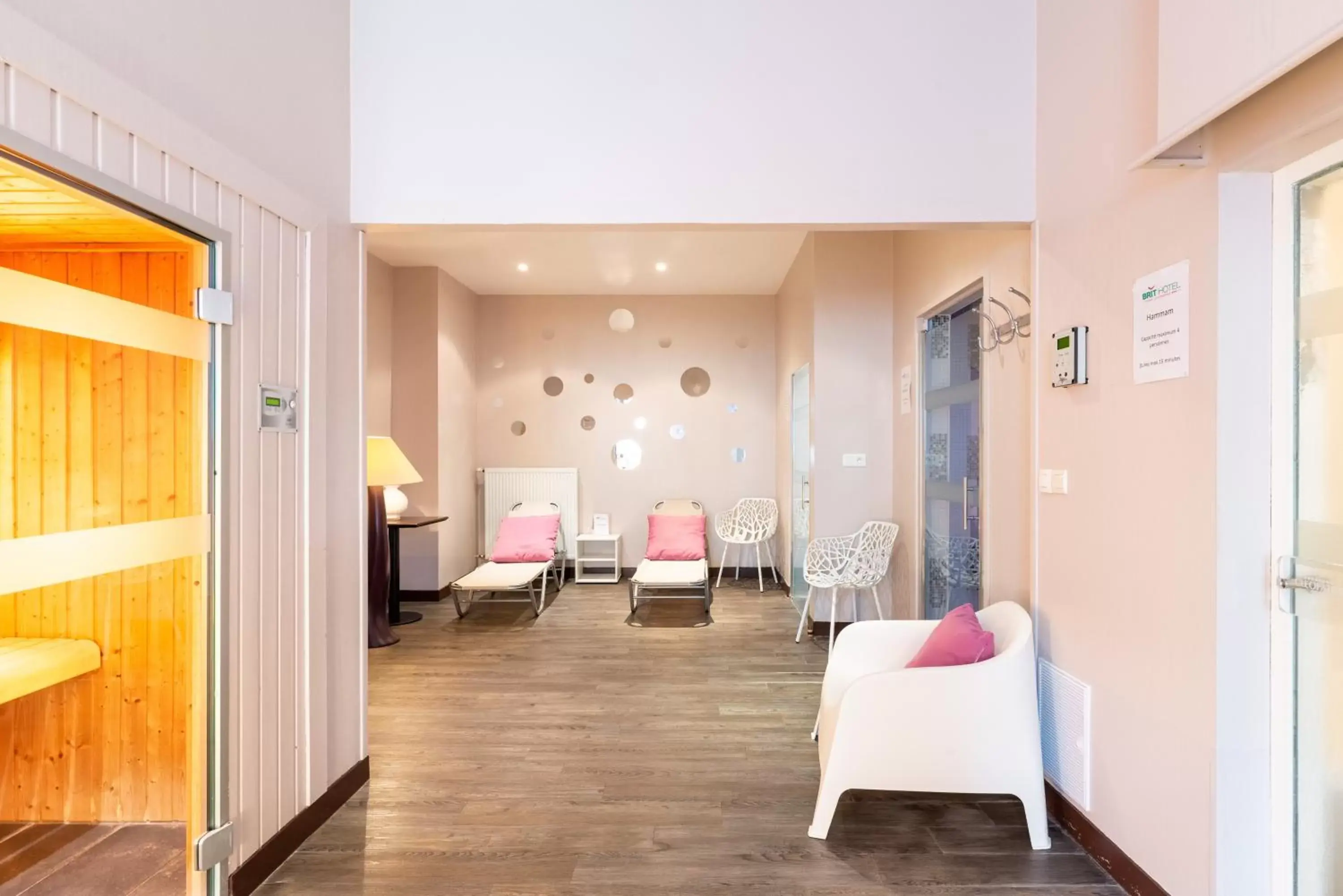 Spa and wellness centre/facilities in Brit Hotel Spa Le Connetable