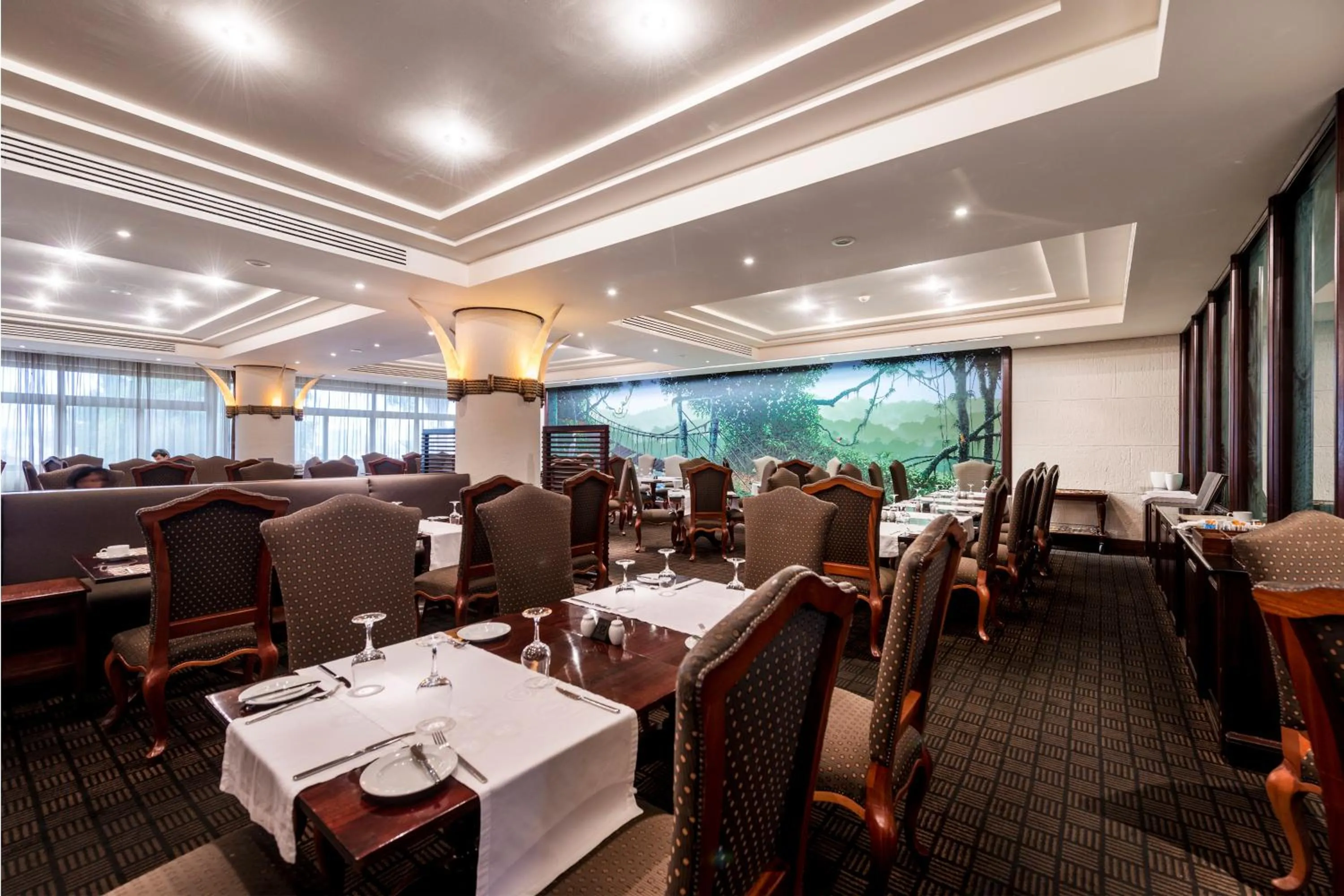 Restaurant/places to eat in Hotel Alvalade