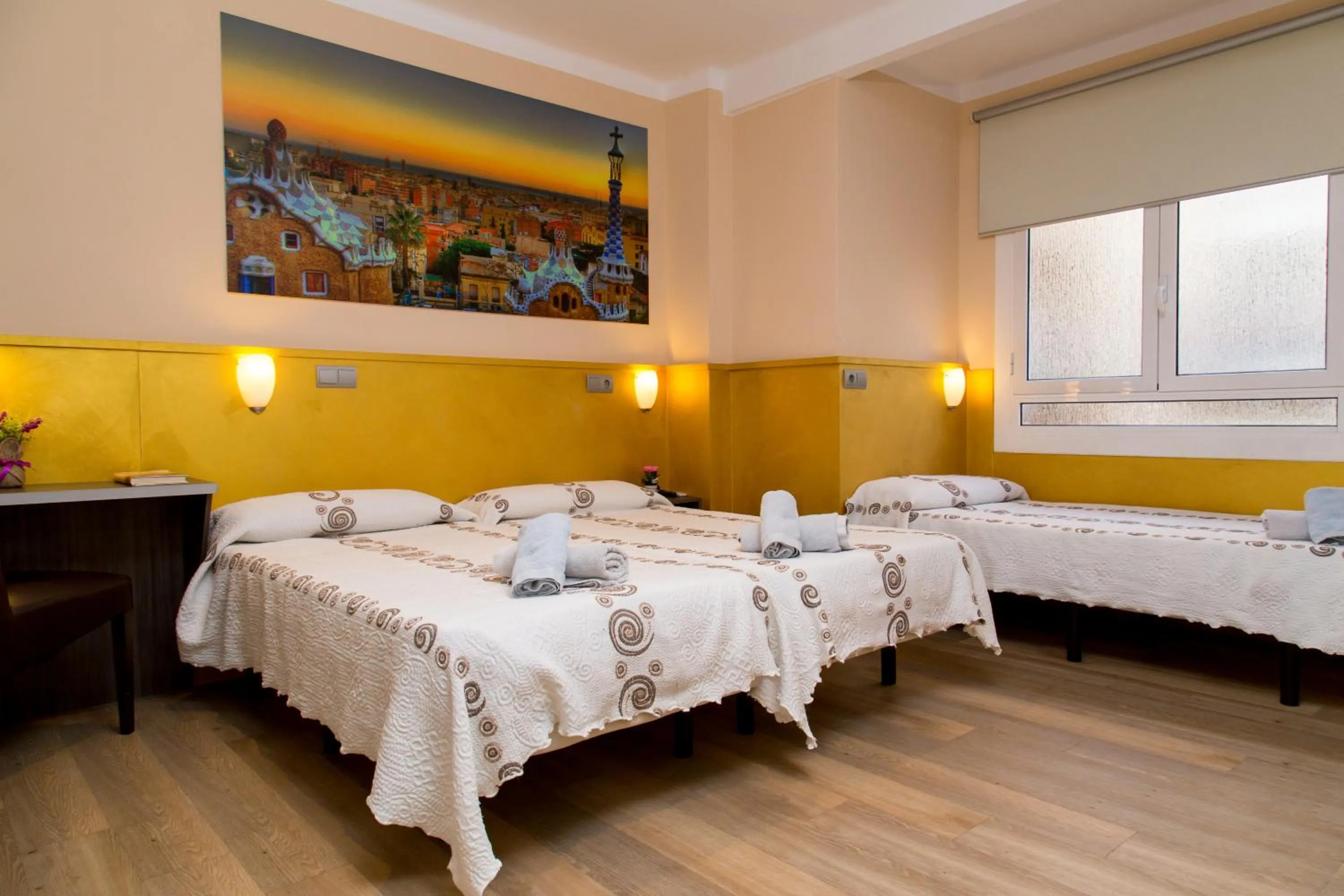 Photo of the whole room, Bed in Hostal Barcelona