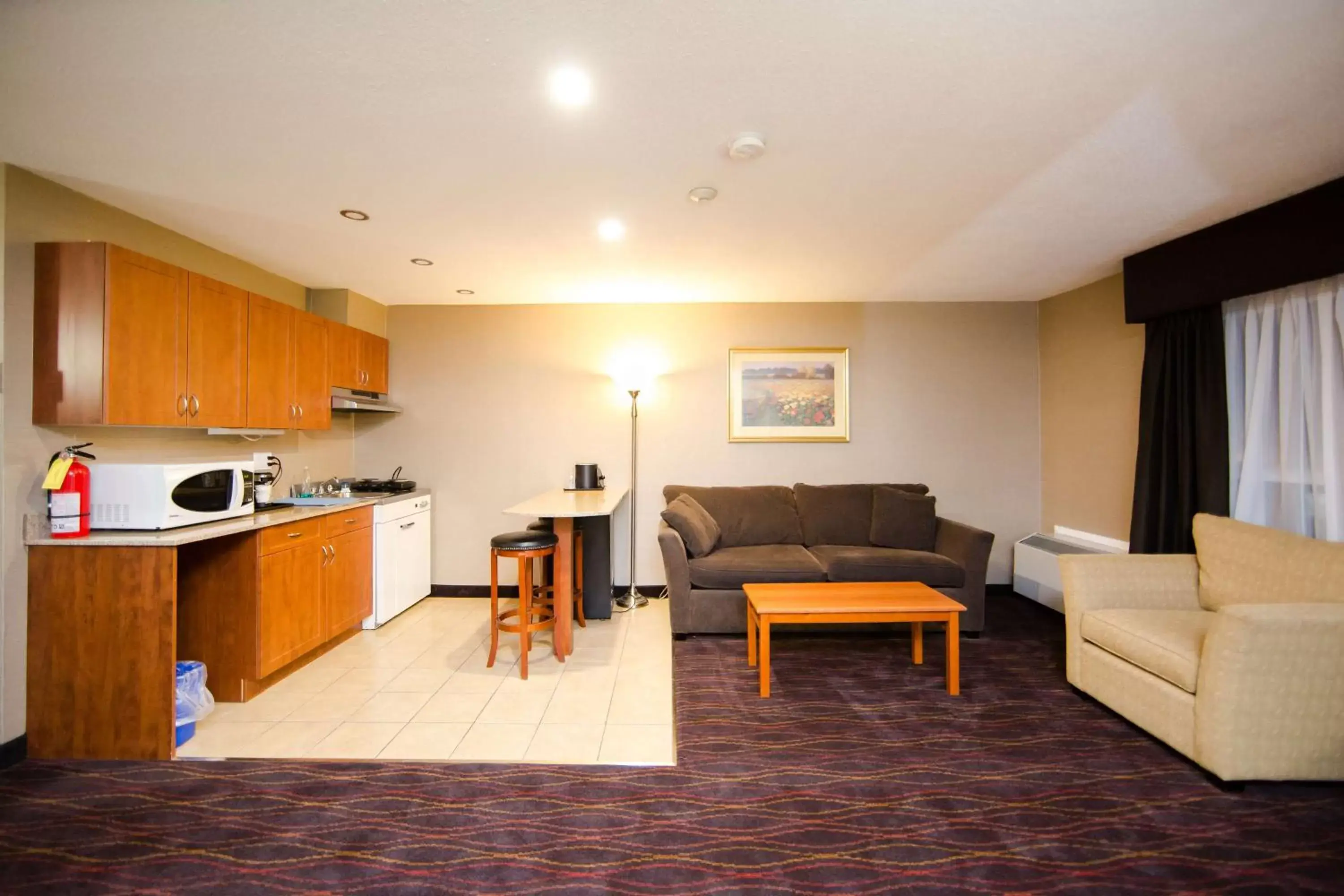 Photo of the whole room, Kitchen/Kitchenette in Best Western Plus Ottawa Kanata Hotel and Conference Centre