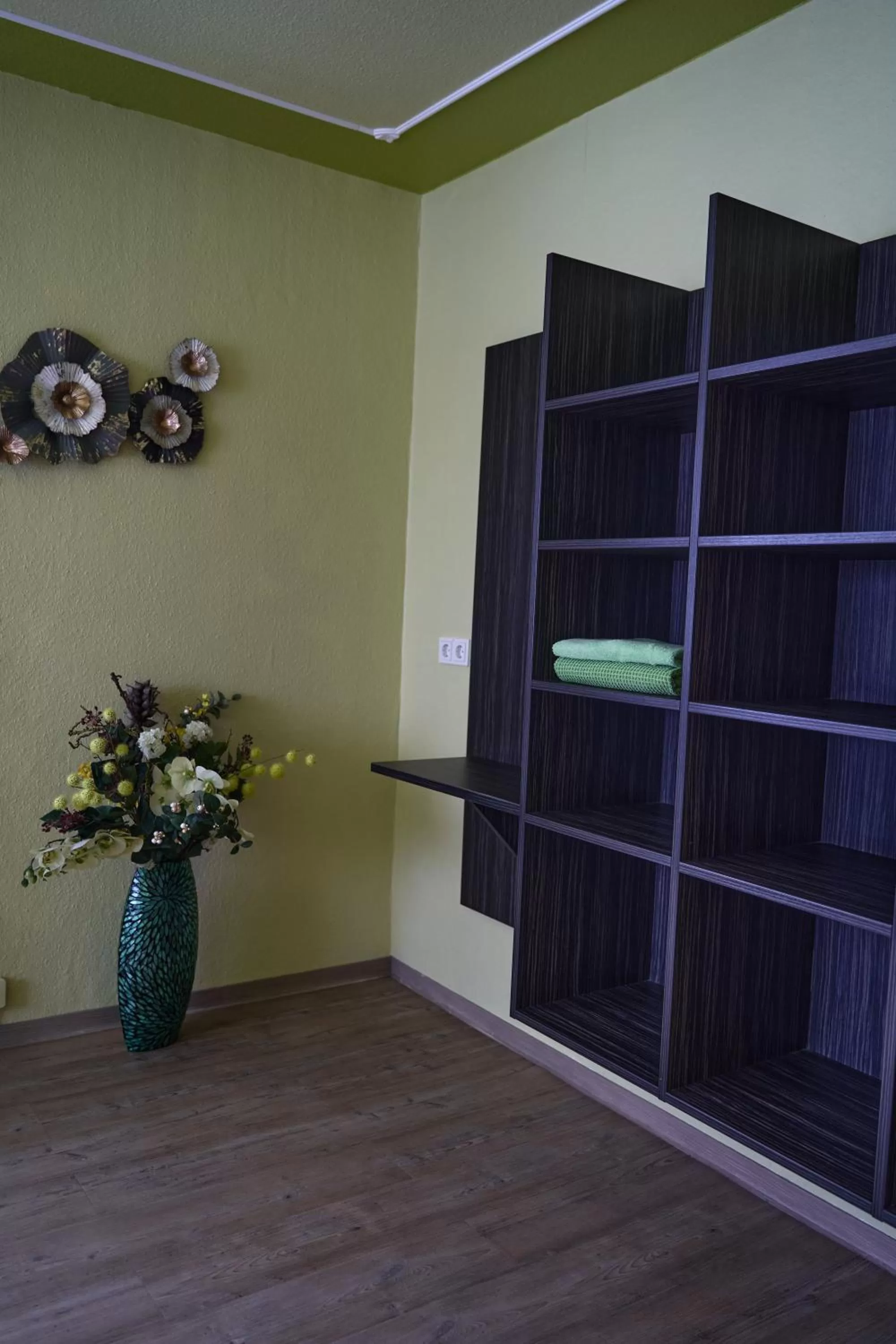 wardrobe in Hotel Auszeit im Euro Rastpark Guxhagen