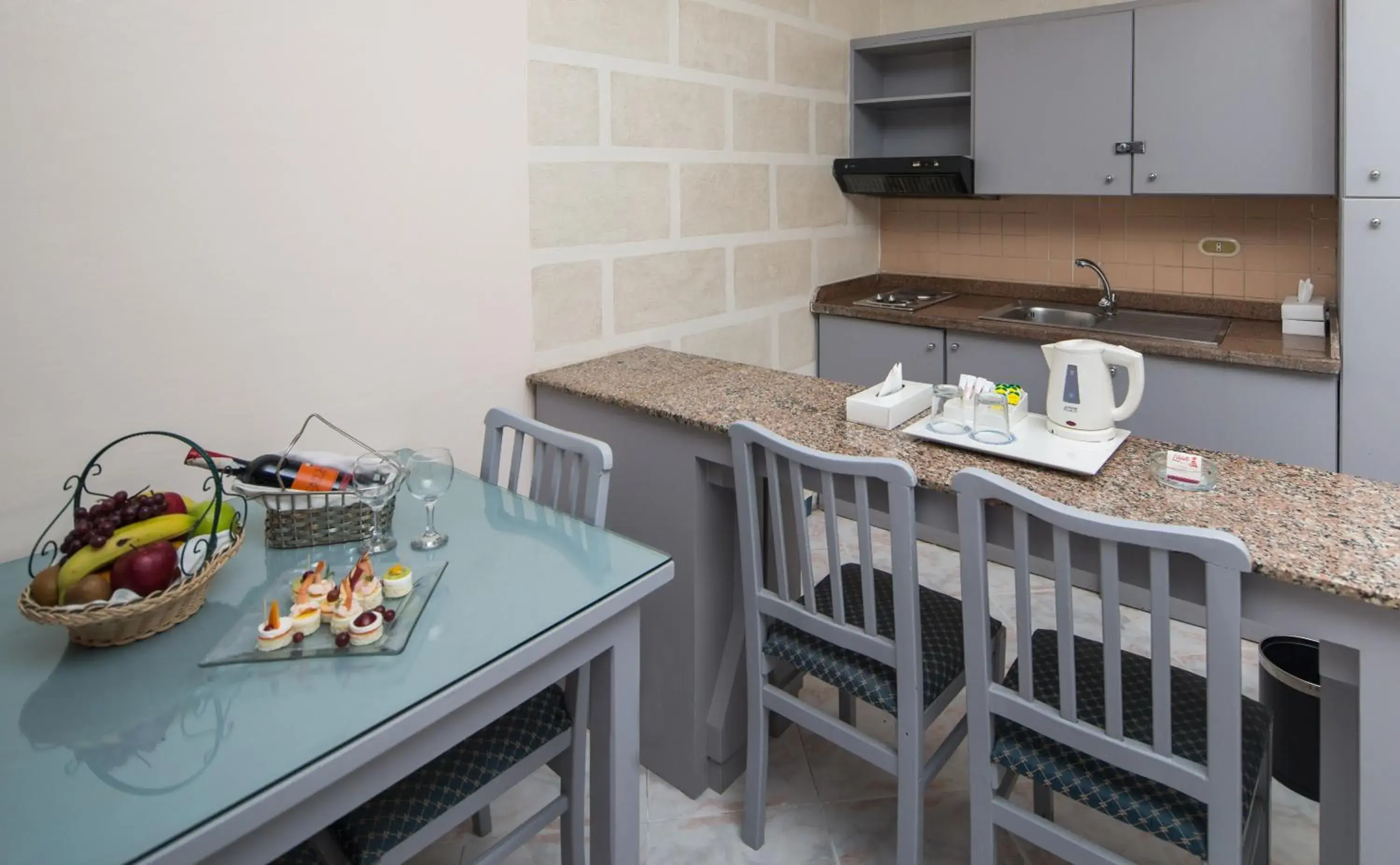 Dining area, Kitchen/Kitchenette in Mirage Bay Resort & Aqua Park