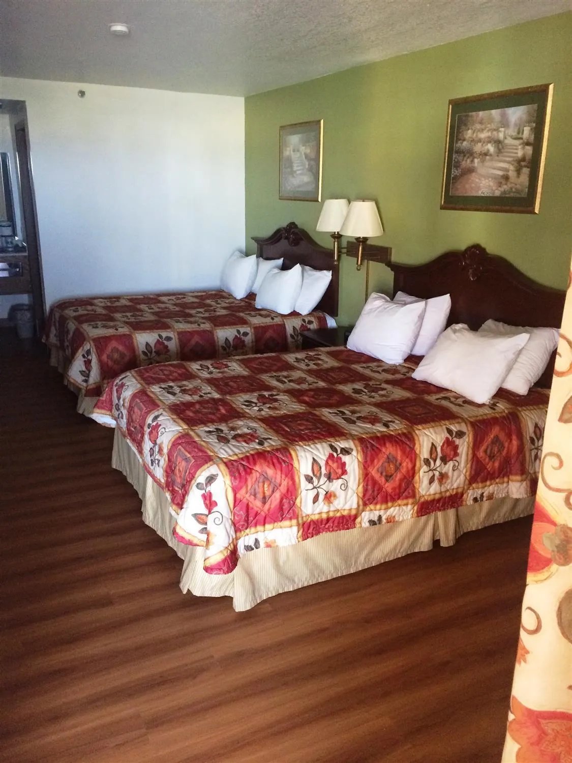 Photo of the whole room, Bed in Rodeway Inn Santa Rosa
