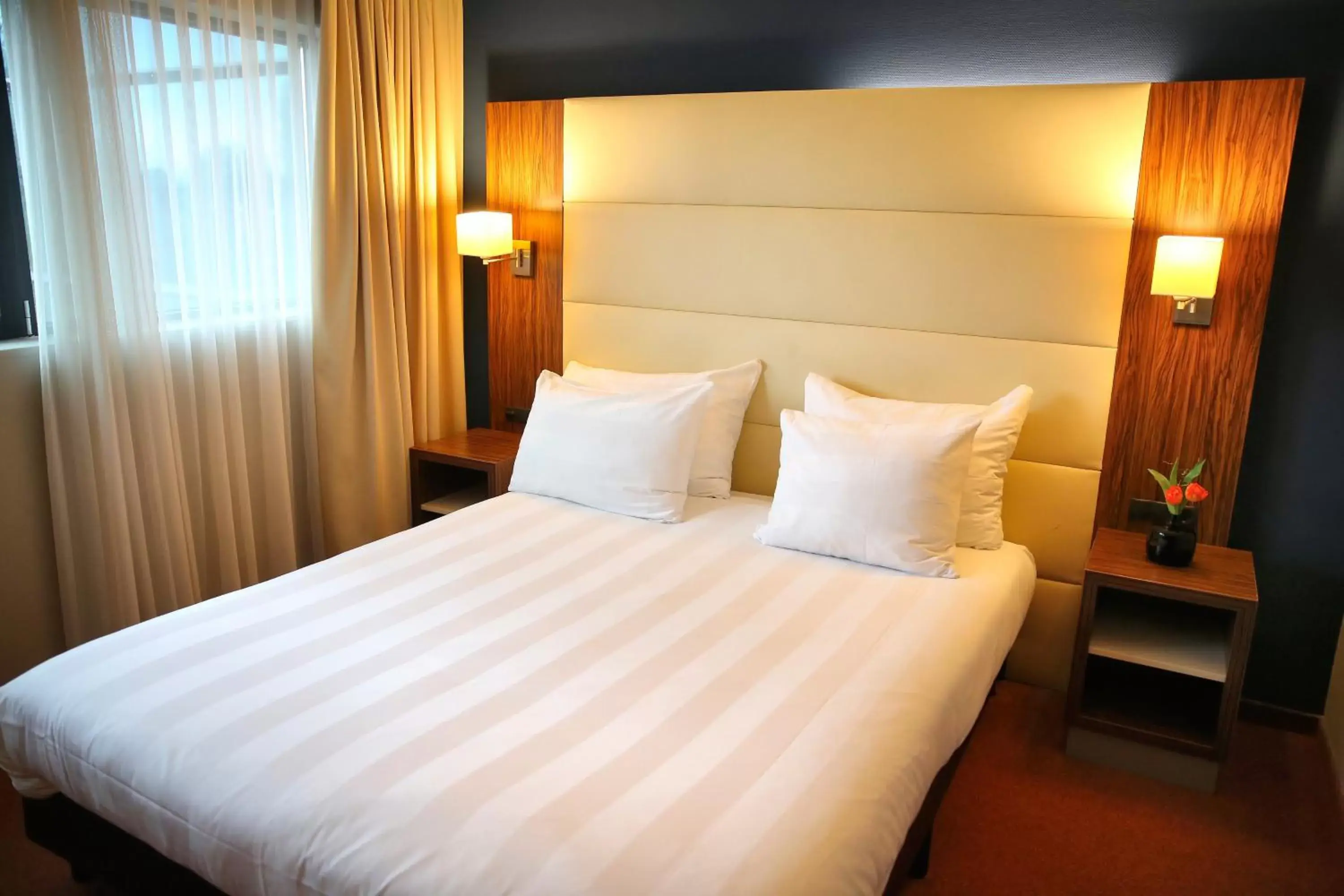 Bedroom, Bed in Van der Valk Hotel Rotterdam - Blijdorp