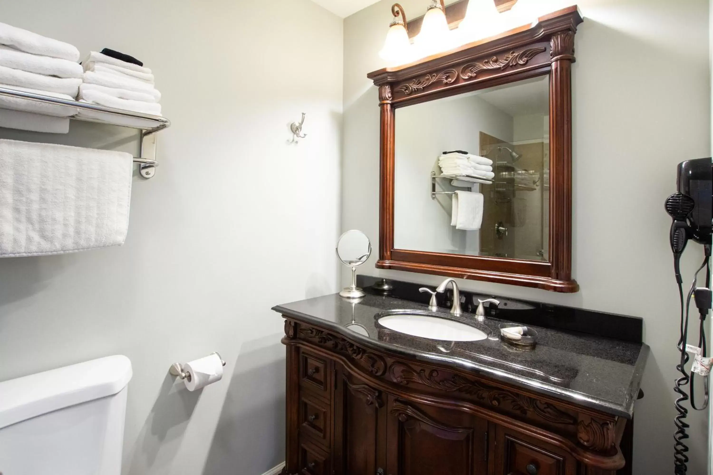 Bathroom in The Dahlonega Square Hotel & Villas