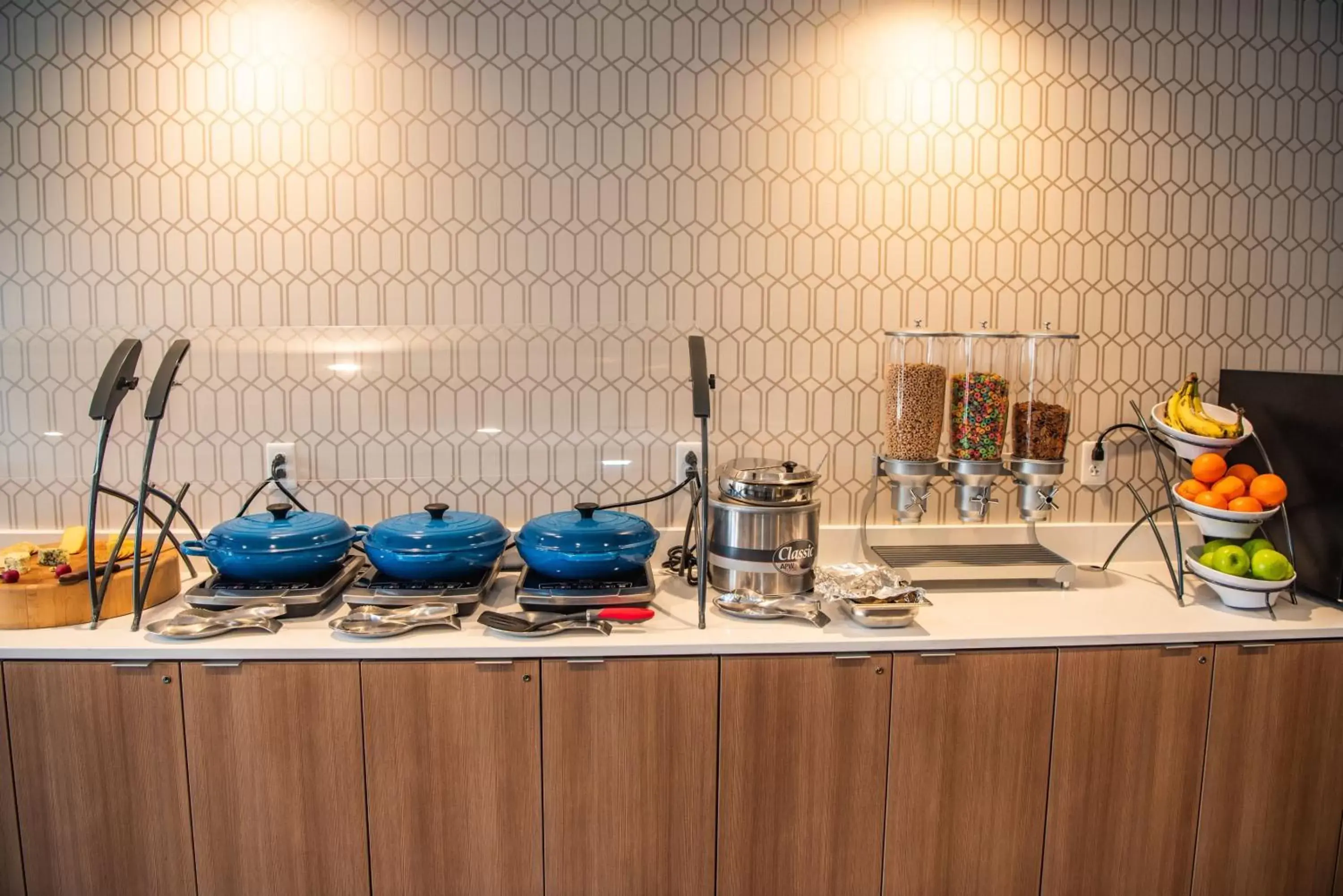 Food and drinks, Kitchen/Kitchenette in Microtel Inn & Suites by Wyndham Carlisle