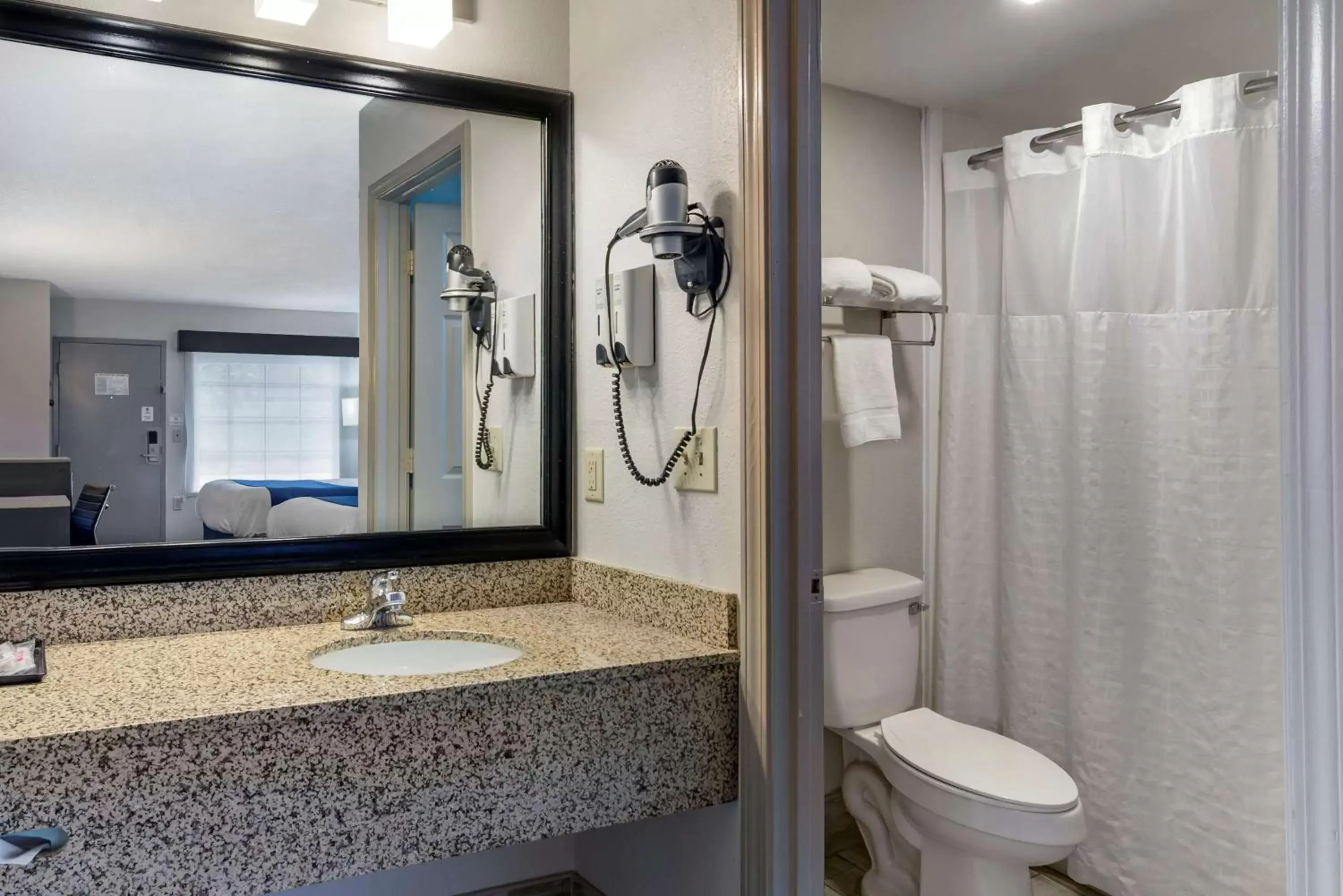 Bedroom, Bathroom in Best Western Allatoona Inn & Suites