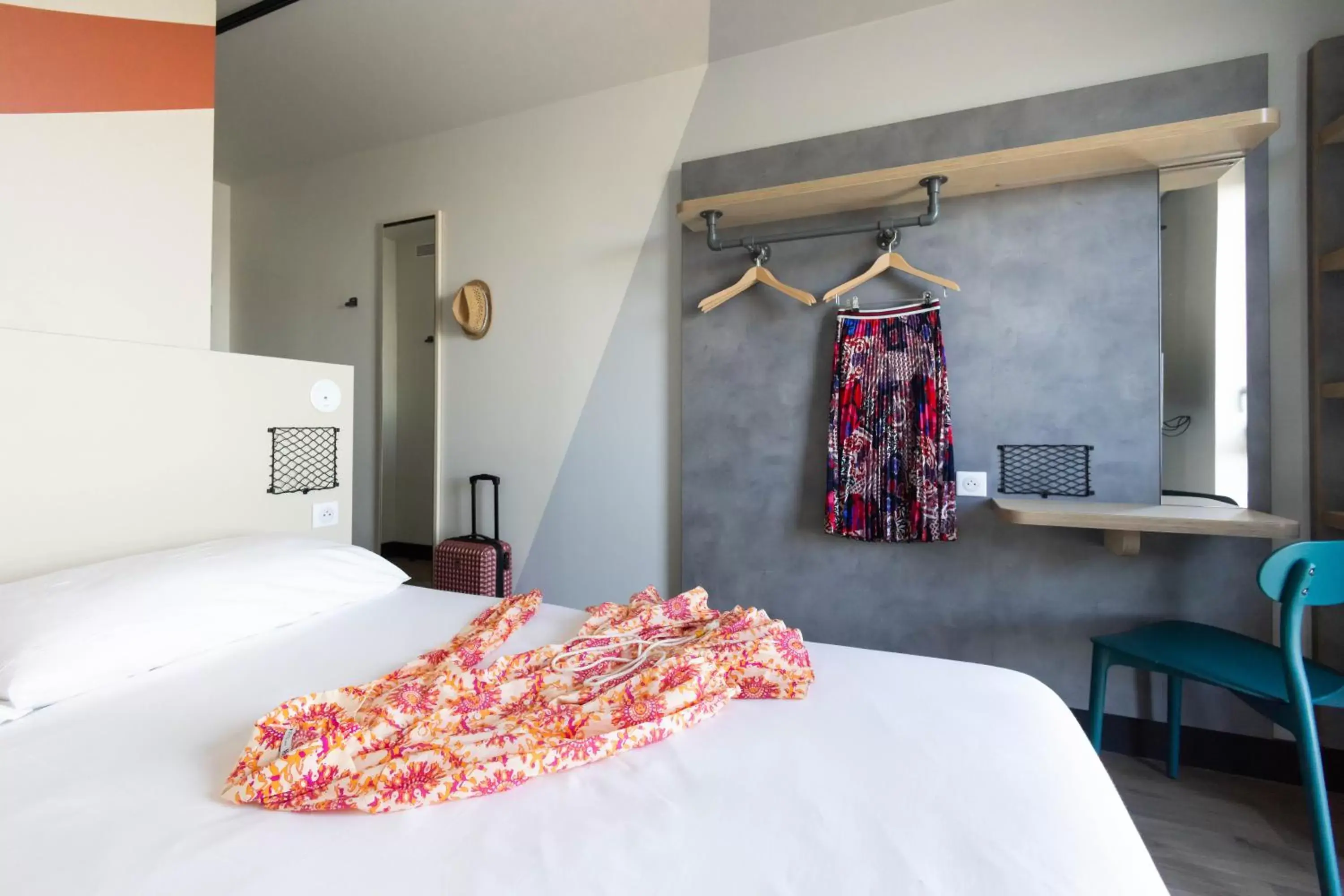 Bedroom, Bed in ibis Budget La Rochelle Centre