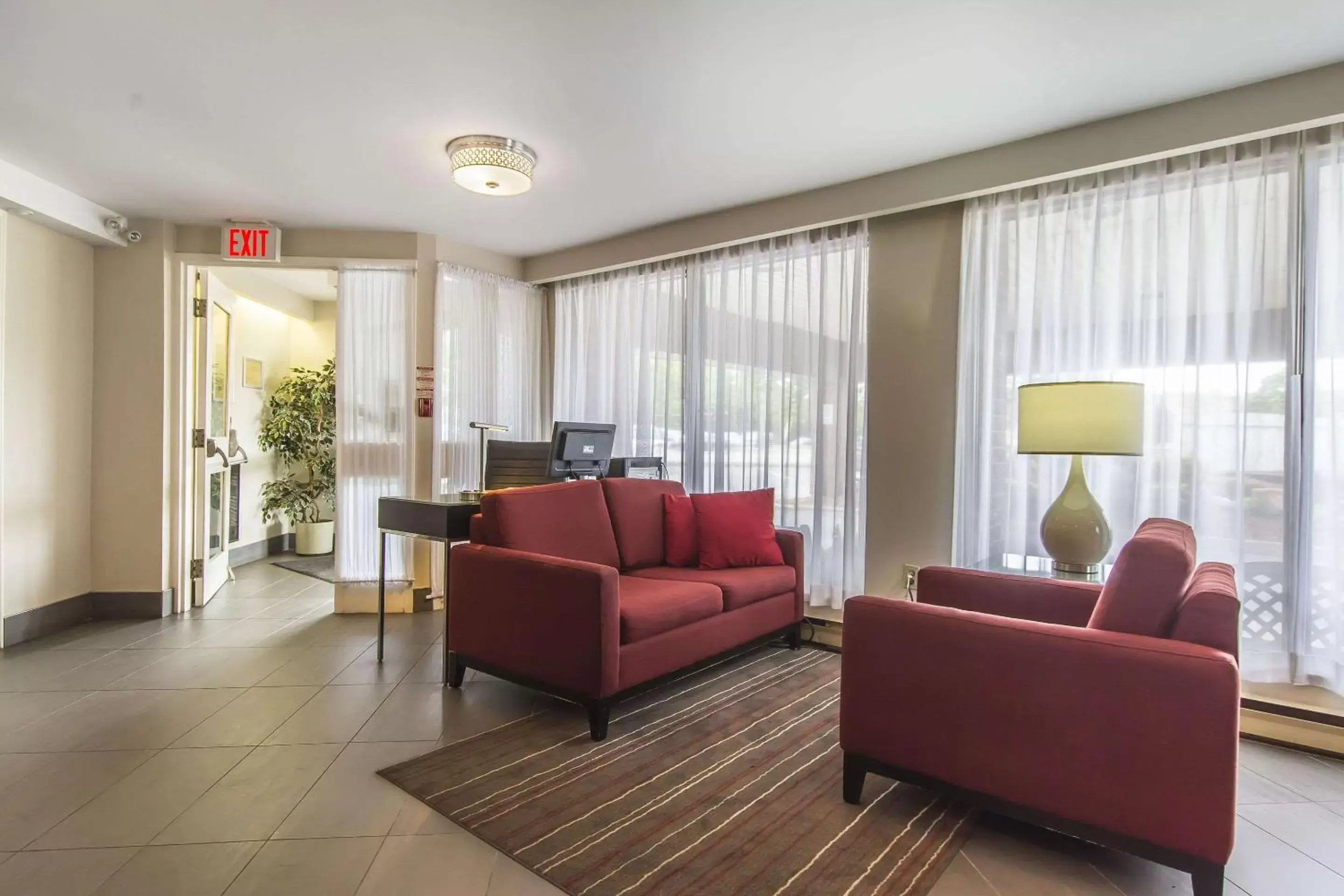 Lobby or reception, Seating Area in Comfort Inn