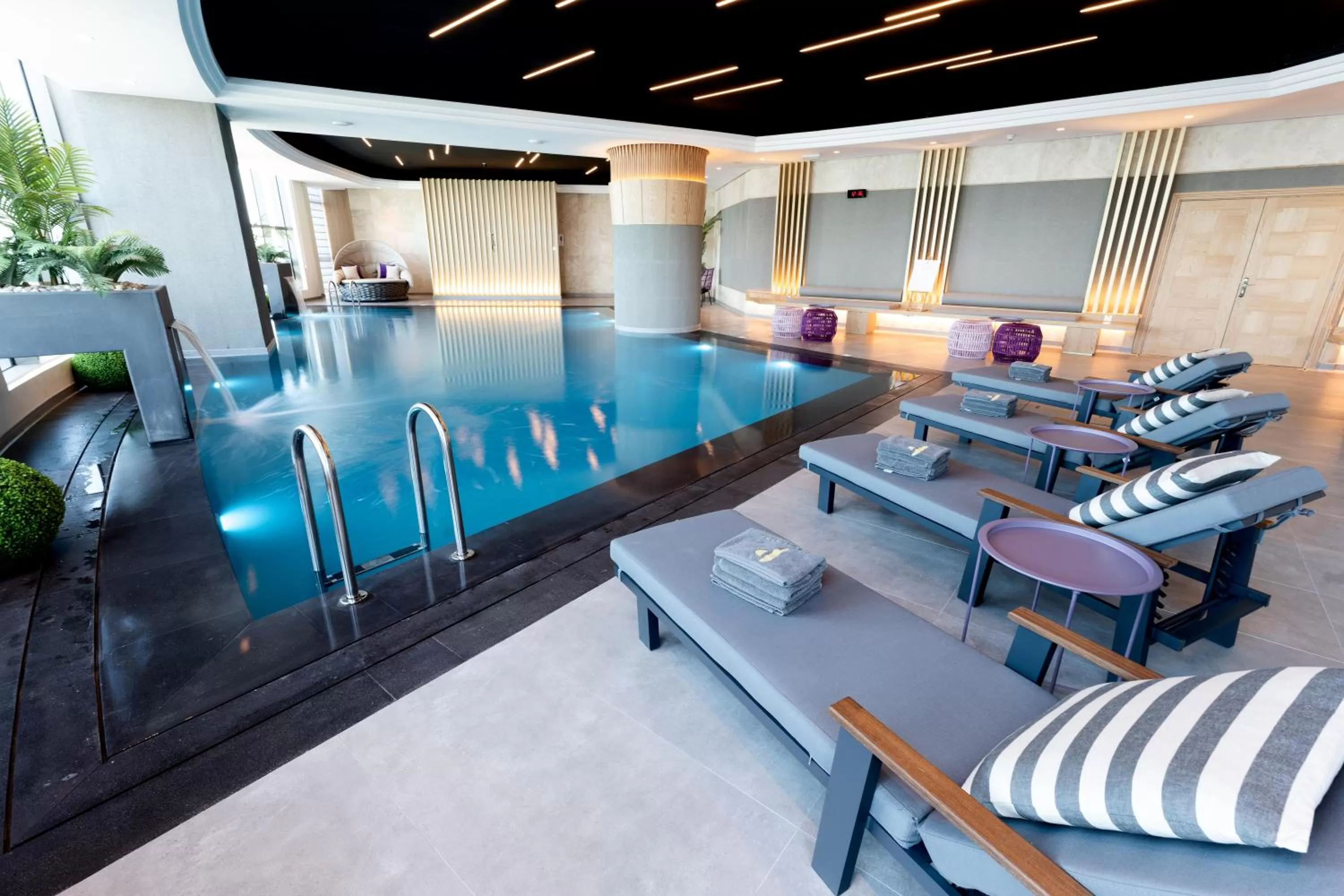 Swimming pool in Kuwait Grand Hotel