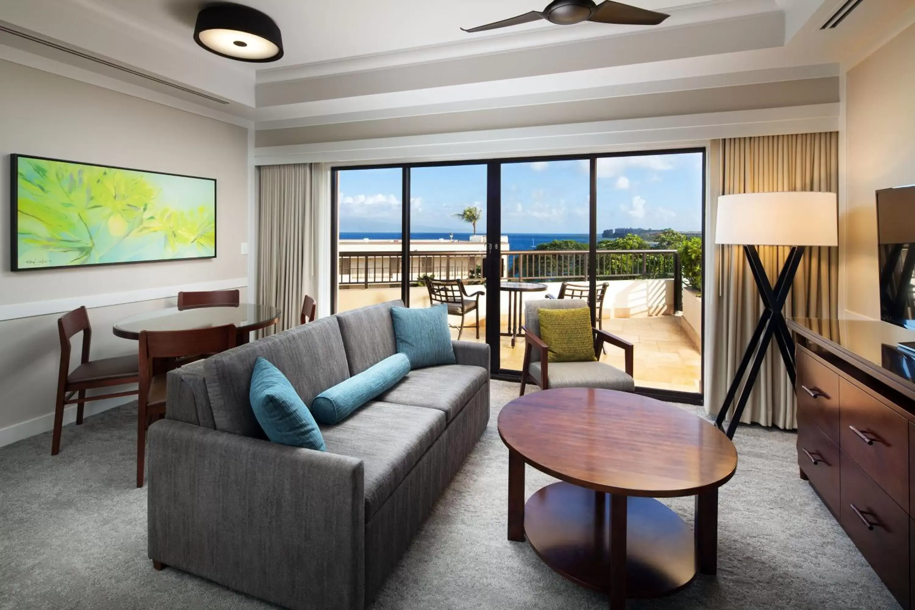 Photo of the whole room, Seating Area in Sheraton Maui Resort & Spa