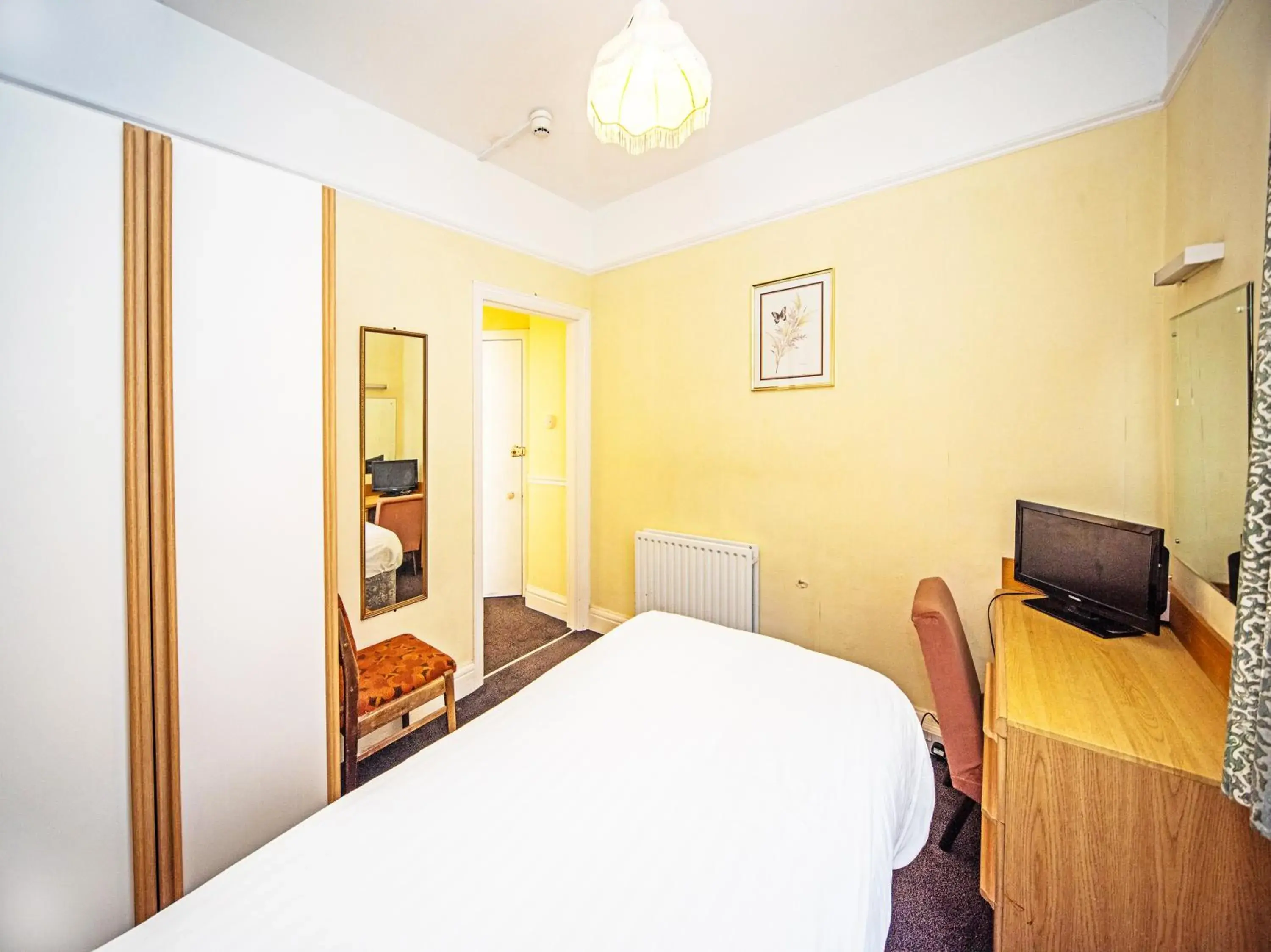 Bedroom, Bed in The Sherwood Palm Hotel, Torquay Beach