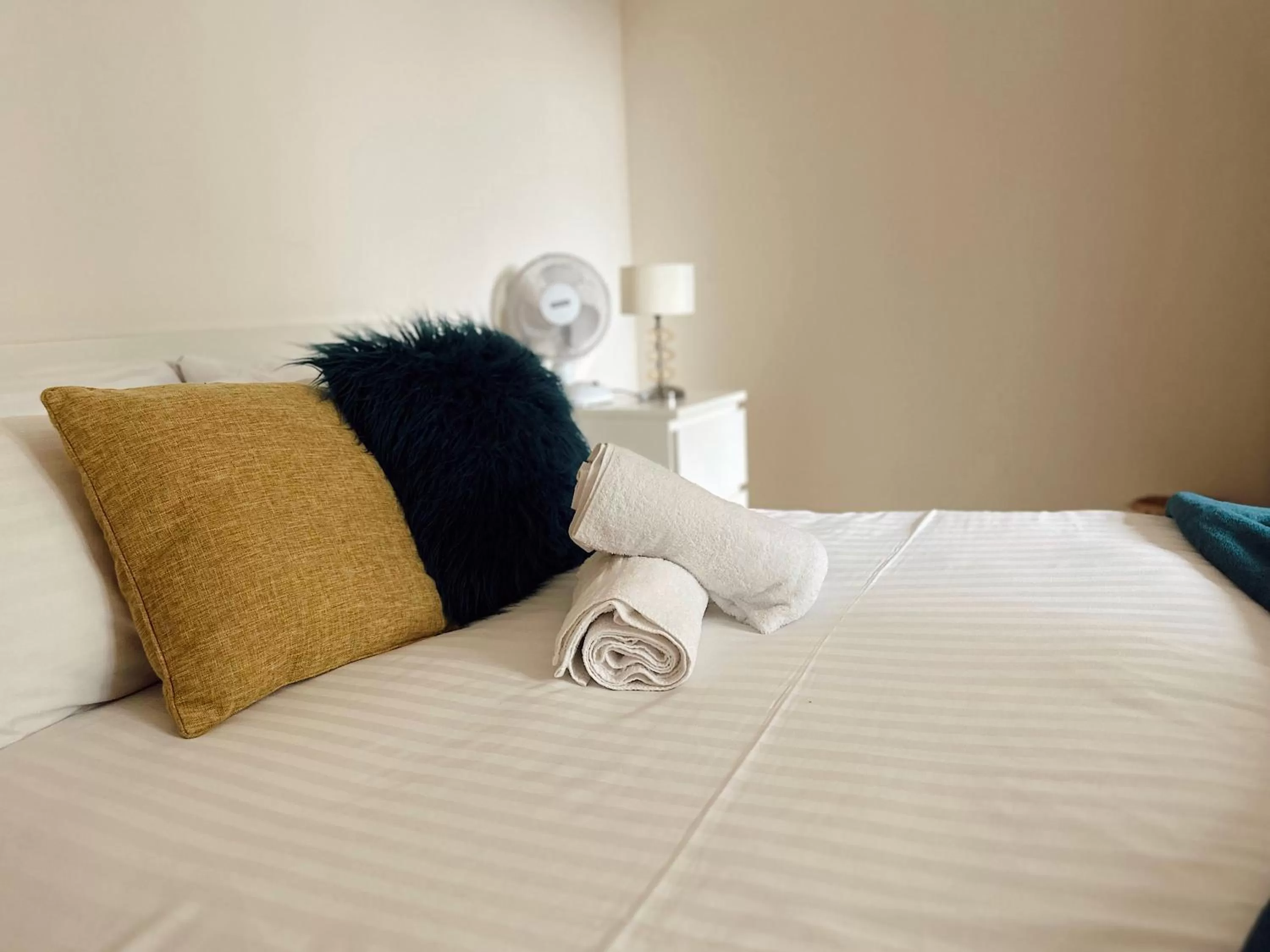 Bed in Canary Wharf - Luxury Apartments