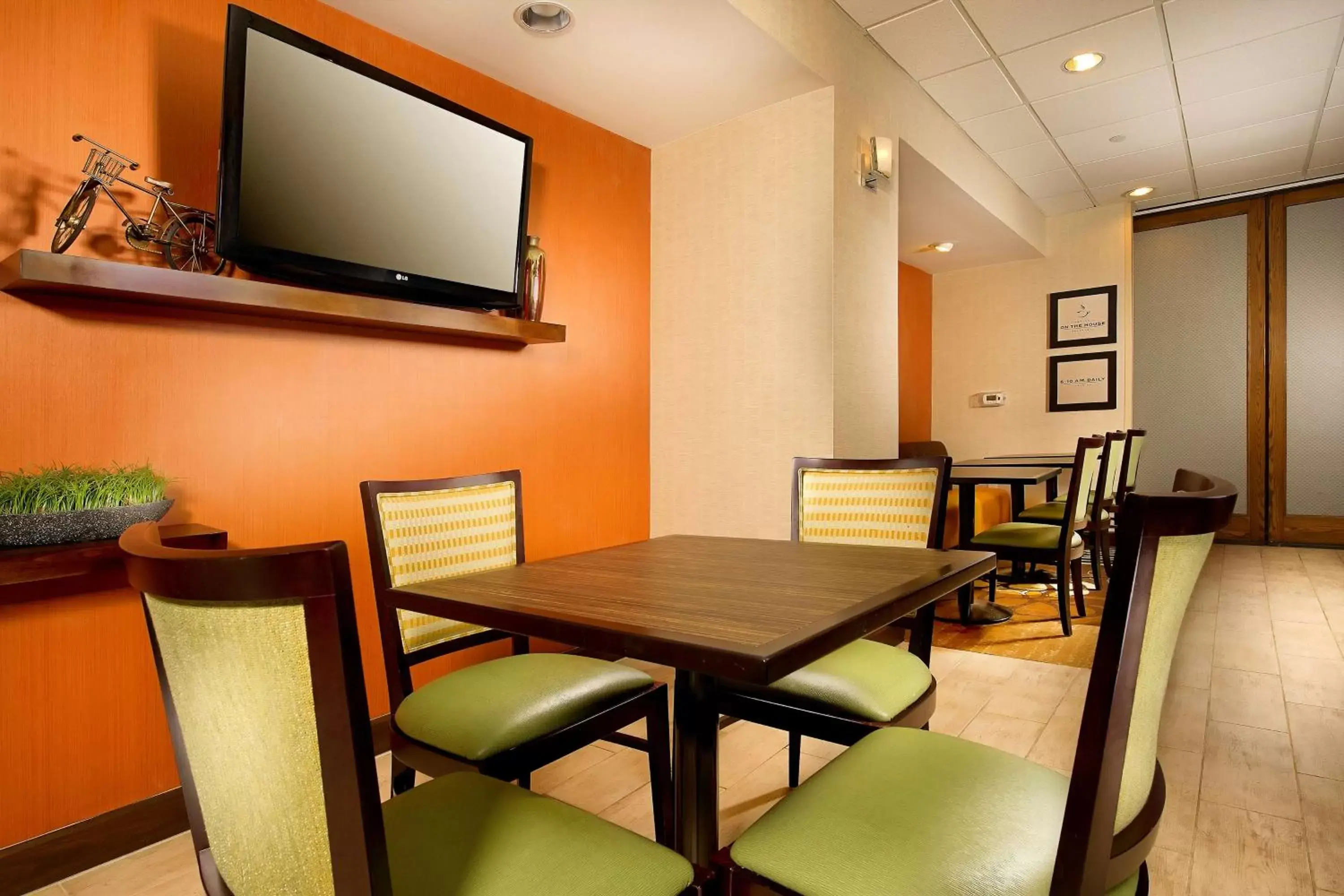 Breakfast, Restaurant/Places to Eat in Hampton Inn Pampa