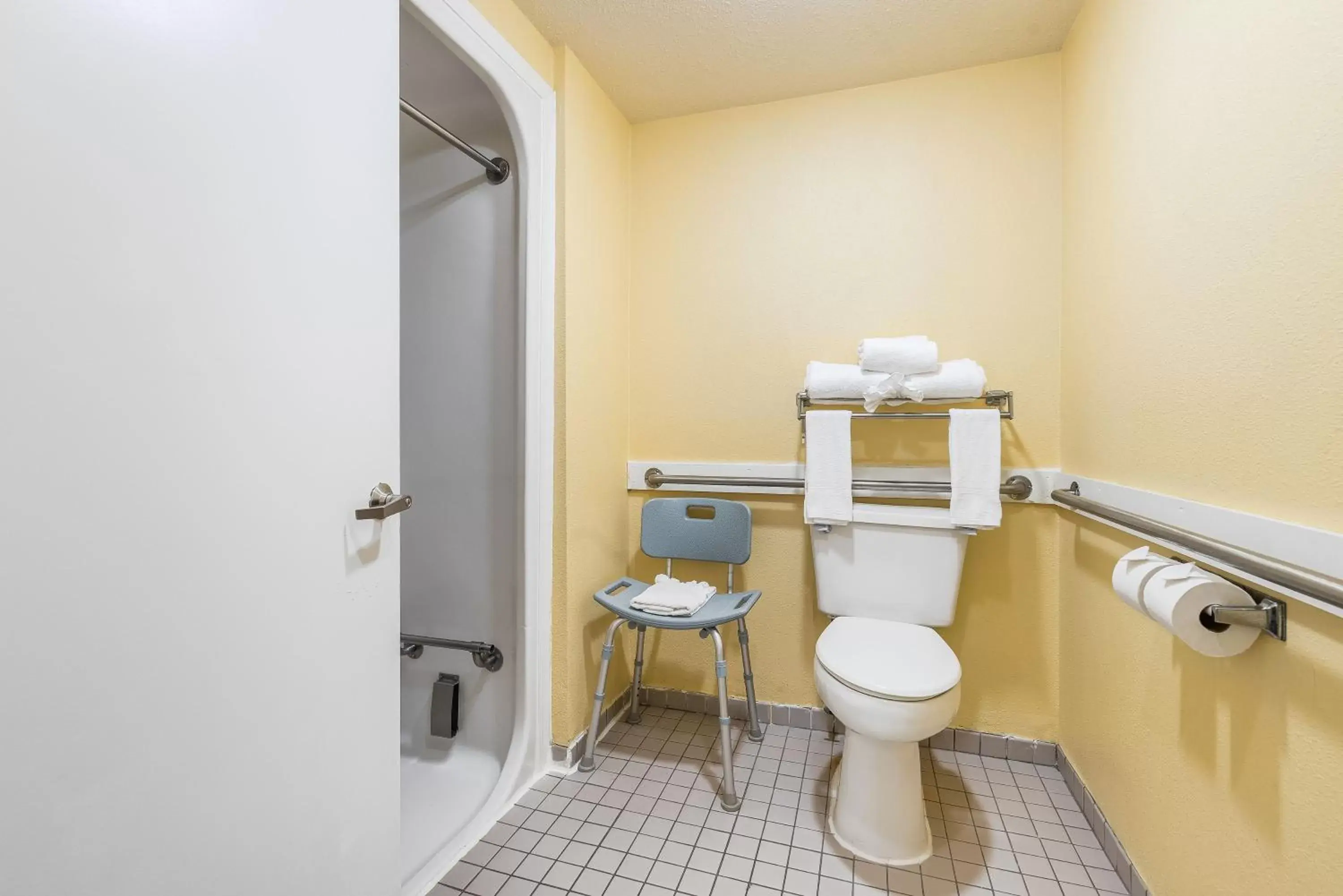 acessibility, Bathroom in Days Inn by Wyndham Federal Way
