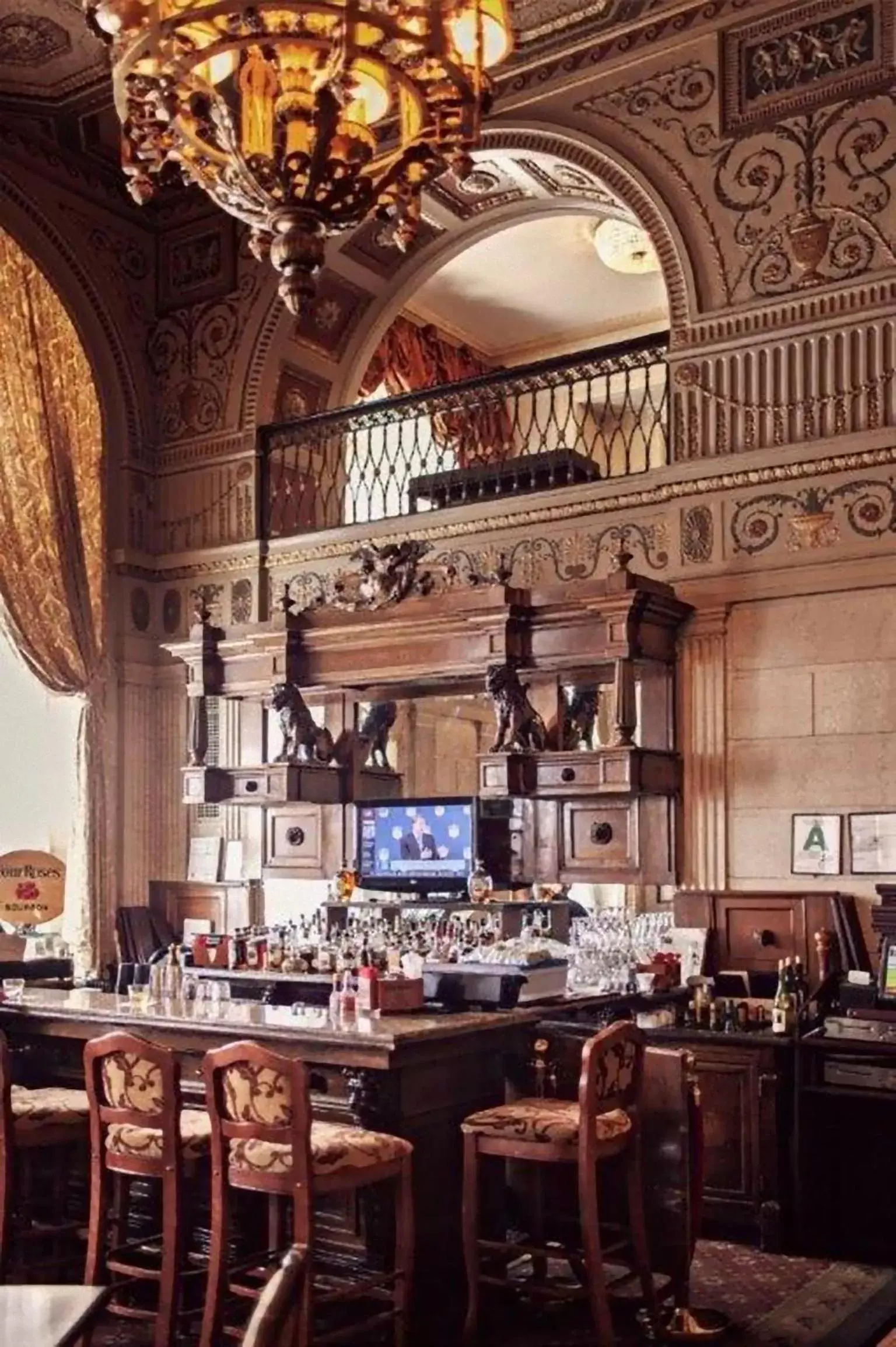 Lounge or bar, Restaurant/Places to Eat in The Brown Hotel